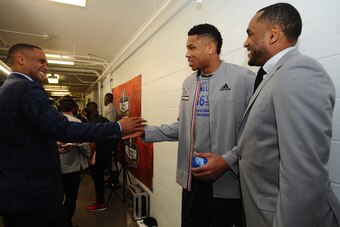 NEW ORLEANS - FEBRUARY 19:  NBA Legends, Grant Hill and Steve Smith talk to Giannis Antetokounmpo #34 of the Eastern Conference All-Star Team before the 2017 NBA All-Star Game on February 19, 2017 at the Smoothie King Center in New Orleans, Louisiana. NOT