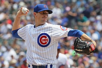 CHICAGO, IL - AUGUST 10:  Starting pitcher Kyle Hendricks #28 of the Chicago Cubs delivers the ball against the Washington Nationals at Wrigley Field on August 10, 2018 in Chicago, Illinois.  (Photo by Jonathan Daniel/Getty Images)