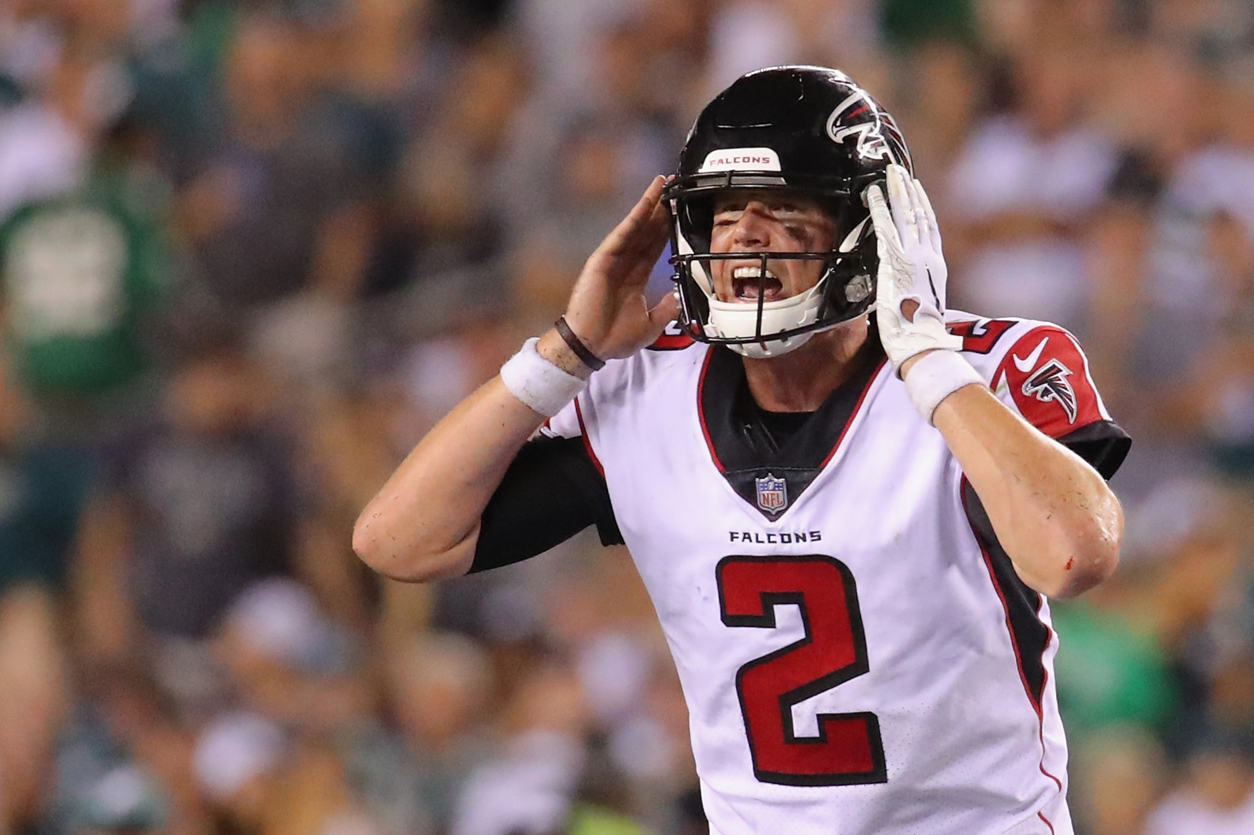 PHILADELPHIA, PA - SEPTEMBER 06:  Matt Ryan #2 of the Atlanta Falcons signals during the second half against the Philadelphia Eagles at Lincoln Financial Field on September 6, 2018 in Philadelphia, Pennsylvania.  (Photo by Brett Carlsen/Getty Images)