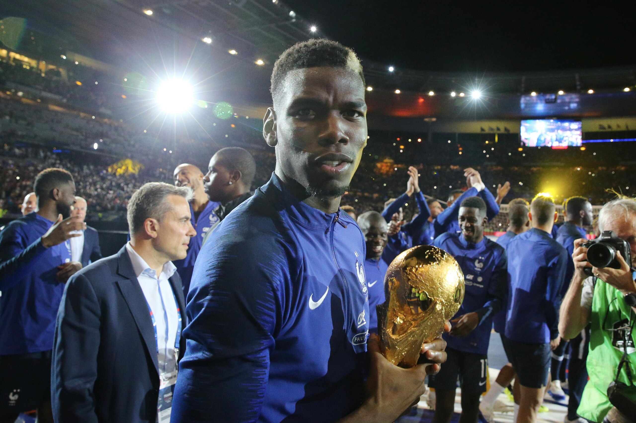PARIS, FRANCE - SEPTEMBER 09:  Paul Pogba of France celebrate the FIFA World Cup with fan after the UEFA Nations League A group one match between France and Netherlands at Stade de France on September 9, 2018 in Paris, France.  (Photo by Xavier Laine/Gett