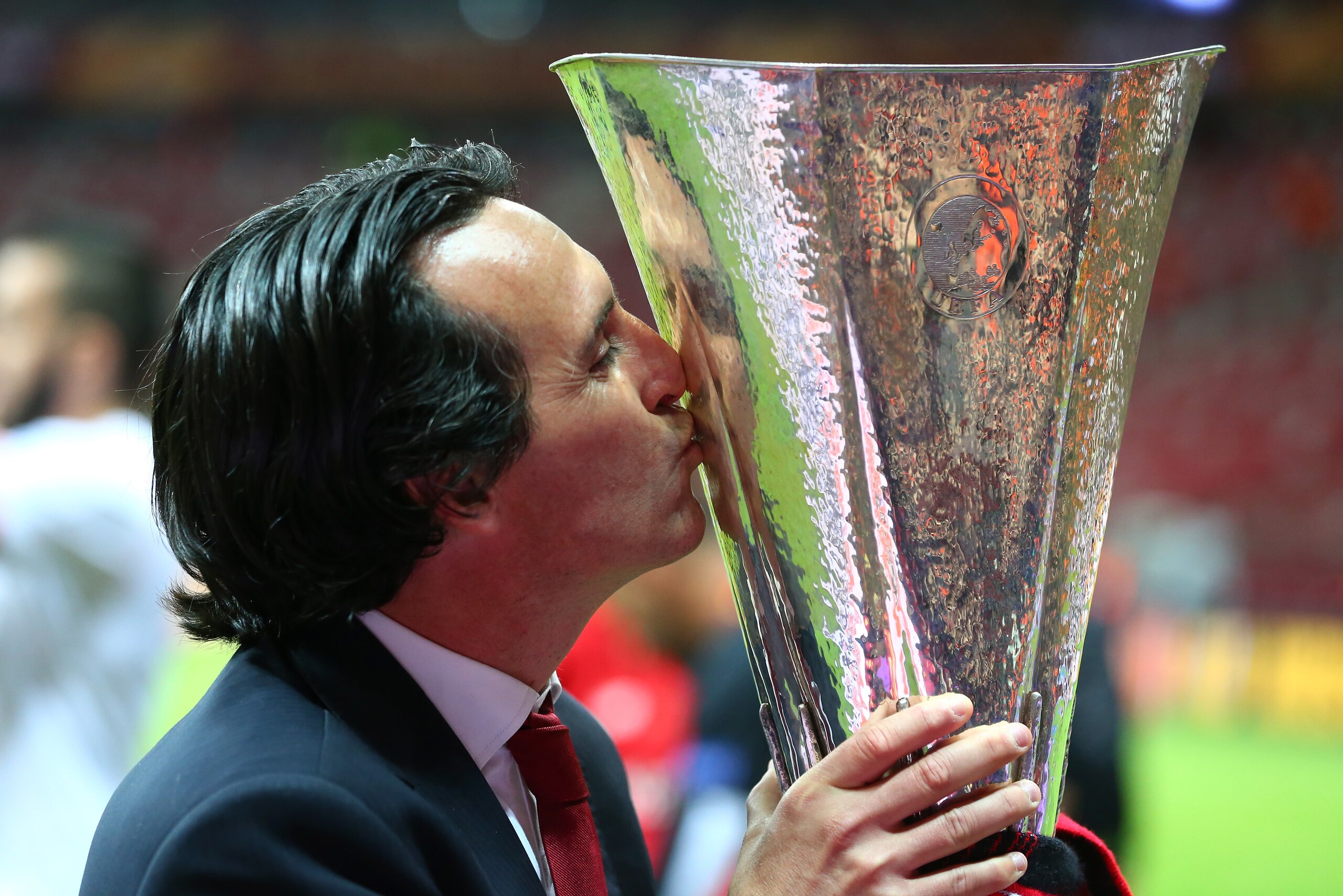 WARSAW, POLAND - MAY 27: Unai Emery, coach of Sevilla kisses the trophy after the UEFA Europa League Final match between FC Dnipro Dnipropetrovsk and FC Sevilla on May 27, 2015 in Warsaw, Poland. (Photo by Martin Rose/Getty Images) WARSAW, POLAND - MAY 27: Unai Emery, coach of Sevilla kisses the trophy after the UEFA Europa League Final match between FC Dnipro Dnipropetrovsk and FC Sevilla on May 27, 2015 in Warsaw, Poland. (Photo by Martin Rose/Getty Images)