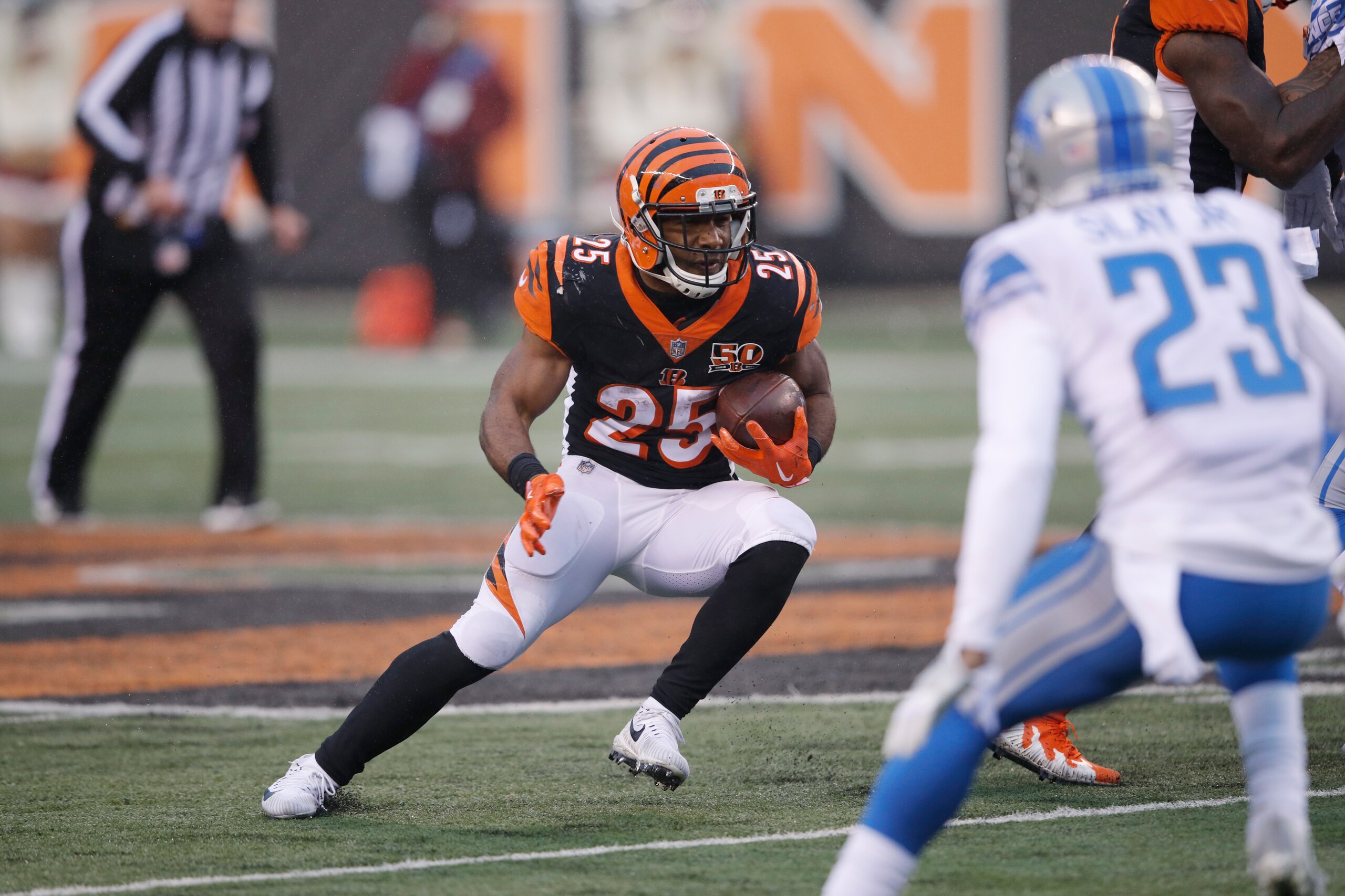 CINCINNATI, OH - DECEMBER 24: Giovani Bernard #25 of the Cincinnati Bengals runs the ball during a game against the Detroit Lions at Paul Brown Stadium on December 24, 2017 in Cincinnati, Ohio. The Bengals won 26-17. (Photo by Joe Robbins/Getty Images)