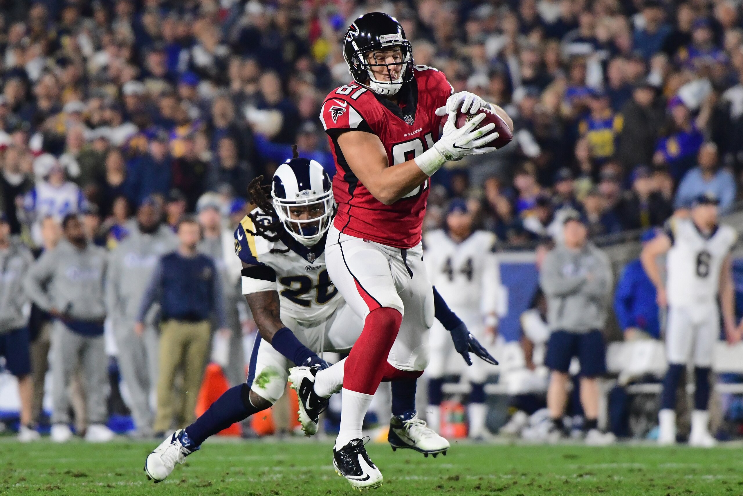 LOS ANGELES, CA - JANUARY 06:  Tight end Austin Hooper #81 of the Atlanta Falcons makes a catch in front of inside linebacker Mark Barron #26 of the Los Angeles Rams during the second quarter of the NFC Wild Card Playoff game at Los Angeles Coliseum on Ja