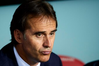 BILBAO, SPAIN - SEPTEMBER 15:  Head coach Julen Lopetegui of Real Madrid reacts during the La Liga match between Athletic Club Bilbao and Real Madrid at San Mames Stadium on September 15, 2018 in Bilbao, Spain.  (Photo by Juan Manuel Serrano Arce/Getty Im