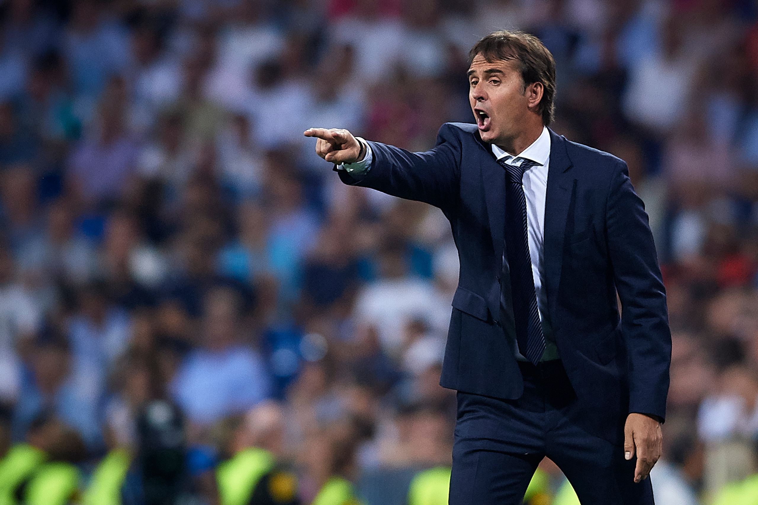 MADRID, SPAIN - SEPTEMBER 19:  Julen Lopetegui, Head coach of Real Madrid gives instructions during the Group G match of the UEFA Champions League between Real Madrid  and AS Roma at Bernabeu on September 19, 2018 in Madrid, Spain.  (Photo by Quality Spor