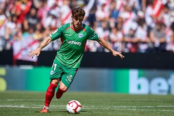 MADRID, SPAIN - SEPTEMBER 22:  Ibai Gomez of Deportivo Alaves in action during the La Liga match between Rayo Vallecano de Madrid and Deportivo Alaves at Campo de Futbol de Vallecas on September 22, 2018 in Madrid, Spain.  (Photo by Quality Sport Images/G