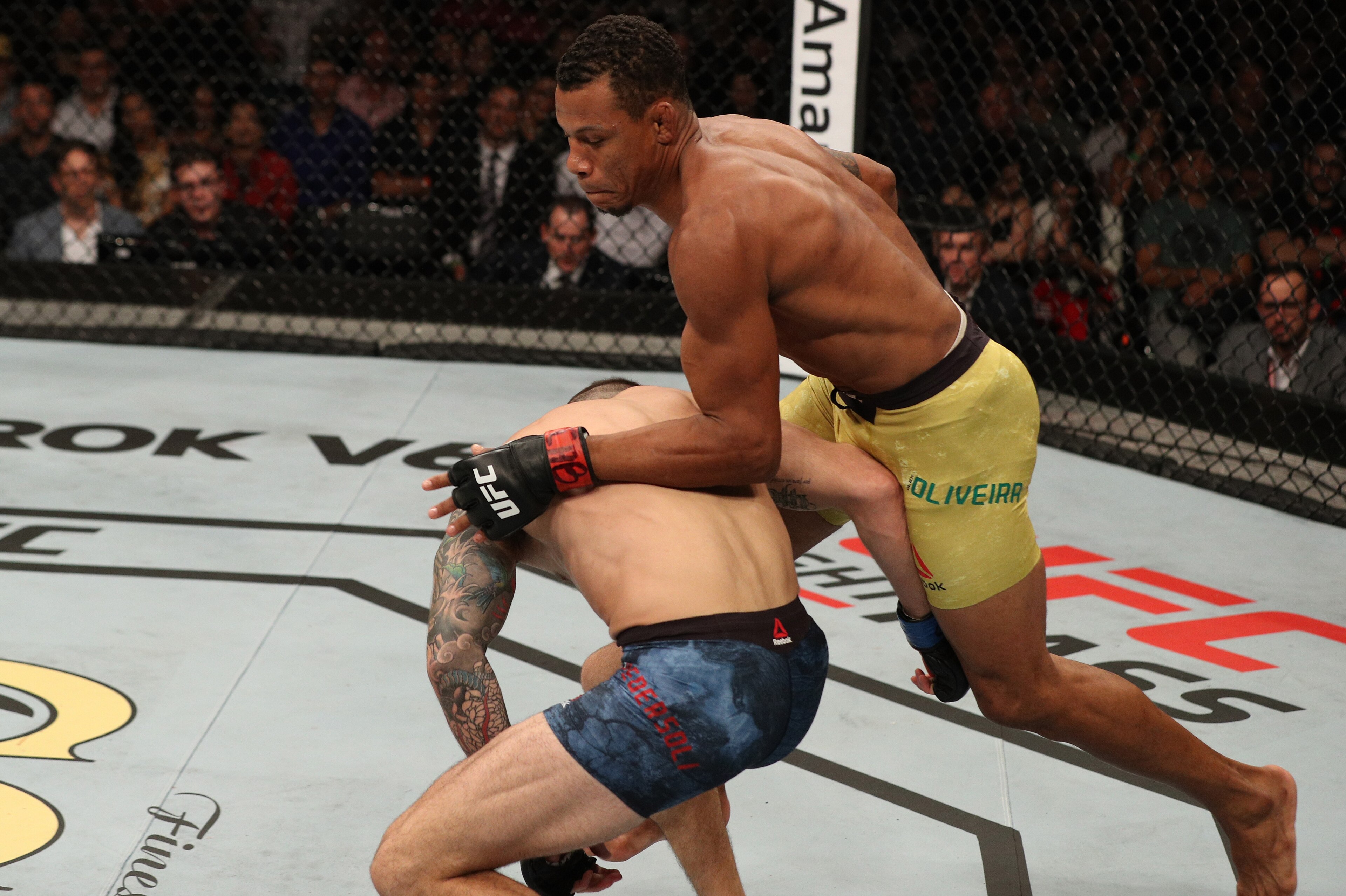 SAO PAULO, BRAZIL - SEPTEMBER 22: (R-L) Alex Oliveira of Brazil punches Carlo Pedersoli in their welterweight bout during the UFC Fight Night event at Ibirapuera Gymnasium on September 22, 2018 in Sao Paulo, Brazil. (Photo by Buda Mendes/Zuffa LLC/Zuffa SAO PAULO, BRAZIL - SEPTEMBER 22: (R-L) Alex Oliveira of Brazil punches Carlo Pedersoli in their welterweight bout during the UFC Fight Night event at Ibirapuera Gymnasium on September 22, 2018 in Sao Paulo, Brazil. (Photo by Buda Mendes/Zuffa LLC/Zuffa