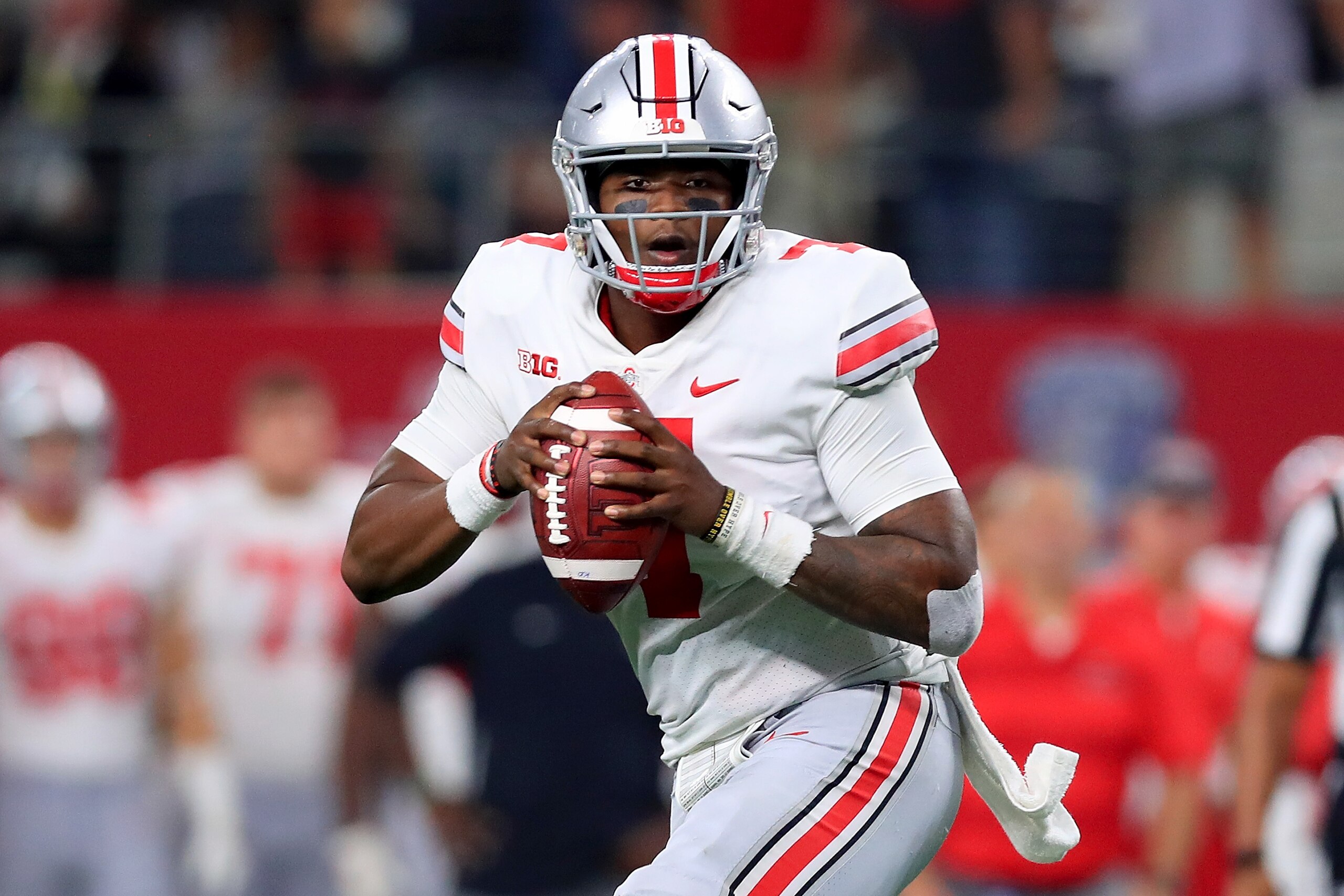 ARLINGTON, TX - SEPTEMBER 15: Dwayne Haskins #7 of the Ohio State Buckeyes looks for an open receiver against the TCU Horned Frogs in the third quarter during The AdvoCare Showdown at AT&T Stadium on September 15, 2018 in Arlington, Texas. (Photo by Tom ARLINGTON, TX - SEPTEMBER 15: Dwayne Haskins #7 of the Ohio State Buckeyes looks for an open receiver against the TCU Horned Frogs in the third quarter during The AdvoCare Showdown at AT&T Stadium on September 15, 2018 in Arlington, Texas. (Photo by Tom