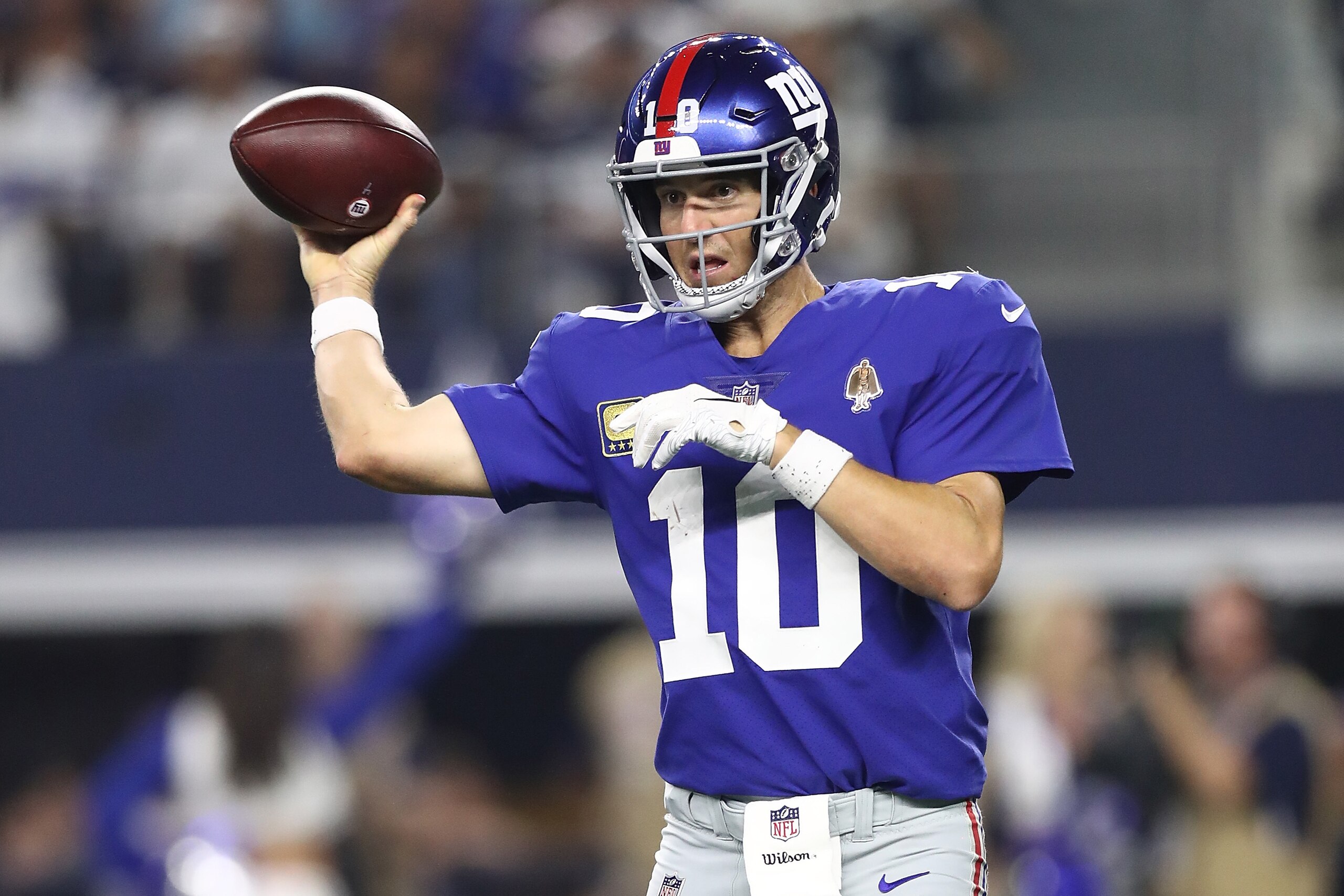 ARLINGTON, TX - SEPTEMBER 16:  Eli Manning #10 of the New York Giants at AT&T Stadium on September 16, 2018 in Arlington, Texas.  (Photo by Ronald Martinez/Getty Images)
