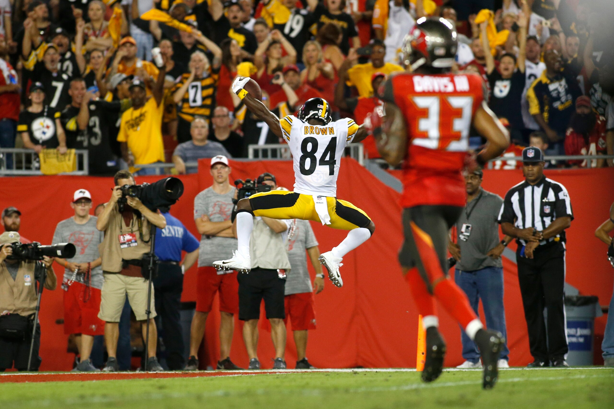 TAMPA, FL - SEPTEMBER 24:  Wide receiver Antonio Brown #84 of the Pittsburgh Steelers celebrates his 27 yard touchdown during the second quarter of a game against the Tampa Bay Buccaneers on September 24, 2018 at Raymond James Stadium in Tampa, Florida.  