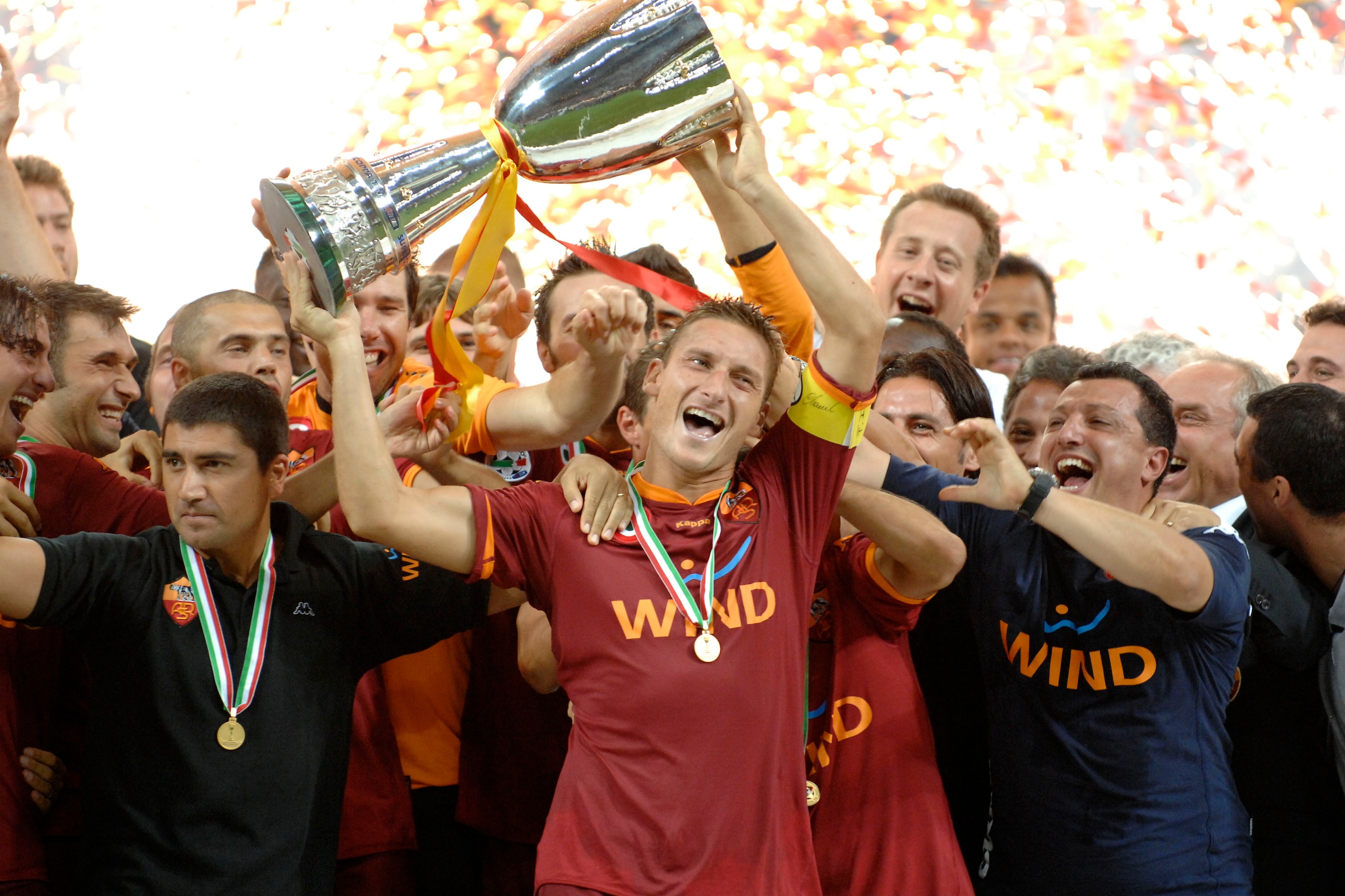 Milano, 19 august 2007. Francesco Totti of AS Roma (C) celebrates with the trophy at the end of the 'Italy Super Cup' match played between Inter and Roma at 'Giuseppe Meazza' stadium in Milano.