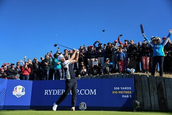 Europe's English golfer Justin Rose tees off during a practice session ahead of the 42nd Ryder Cup at Le Golf National Course at Saint-Quentin-en-Yvelines, south-west of Paris on September 26, 2018. (Photo by FRANCK FIFE / AFP)        (Photo credit should