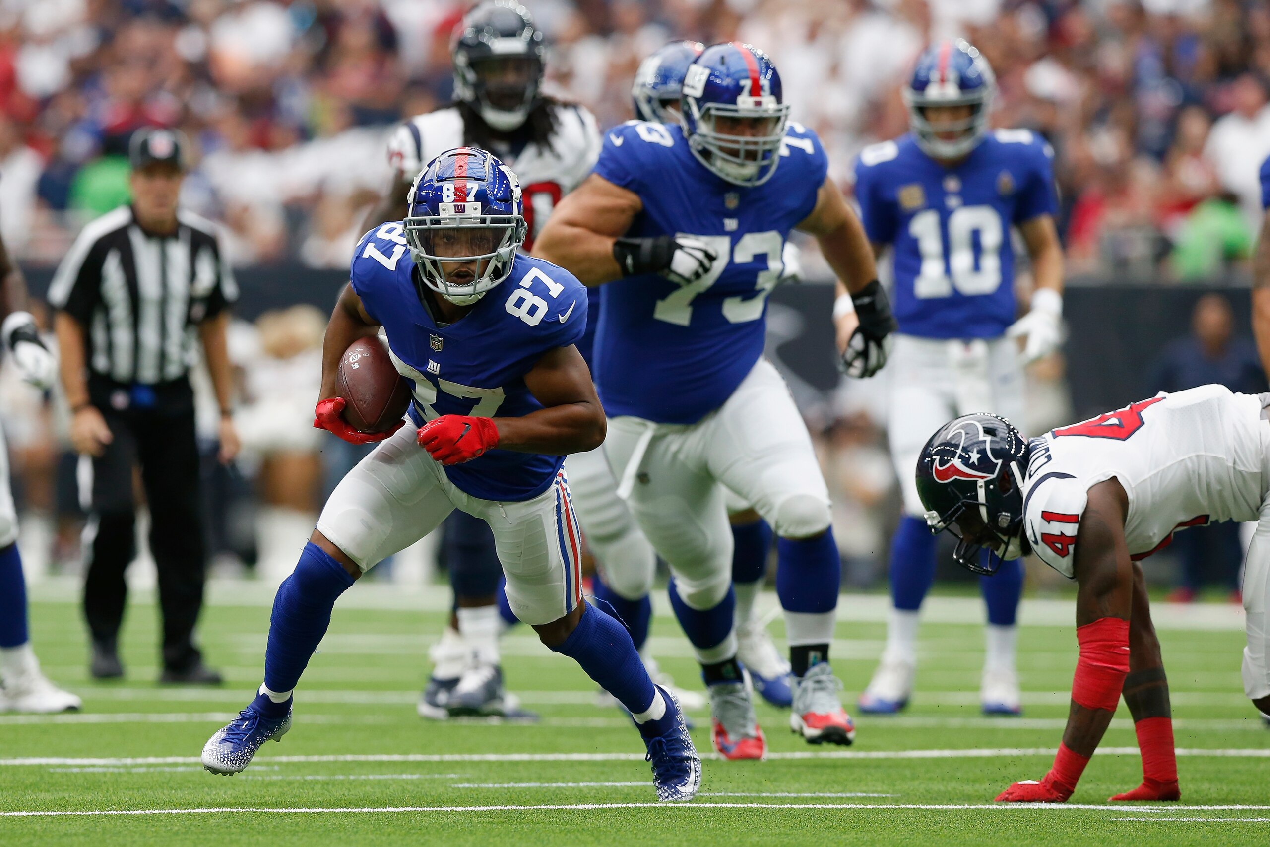 HOUSTON, TX - SEPTEMBER 23: Sterling Shepard #87 of the New York Giants escapes the tackle by Zach Cunningham #41 of the Houston Texans in the first half at NRG Stadium on September 23, 2018 in Houston, Texas. (Photo by Tim Warner/Getty Images) HOUSTON, TX - SEPTEMBER 23: Sterling Shepard #87 of the New York Giants escapes the tackle by Zach Cunningham #41 of the Houston Texans in the first half at NRG Stadium on September 23, 2018 in Houston, Texas. (Photo by Tim Warner/Getty Images)
