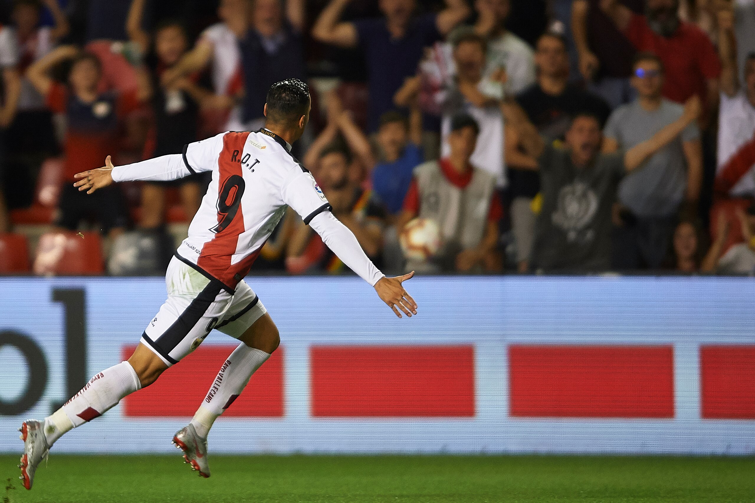 MADRID, SPAIN - SEPTEMBER 28:  Raul de Tomas of Rayo Vallecano celebrates after scoring his team's first goal during the La Liga match between Rayo Vallecano de Madrid and RCD Espanyol at Campo de Futbol de Vallecas on September 28, 2018 in Madrid, Spain.