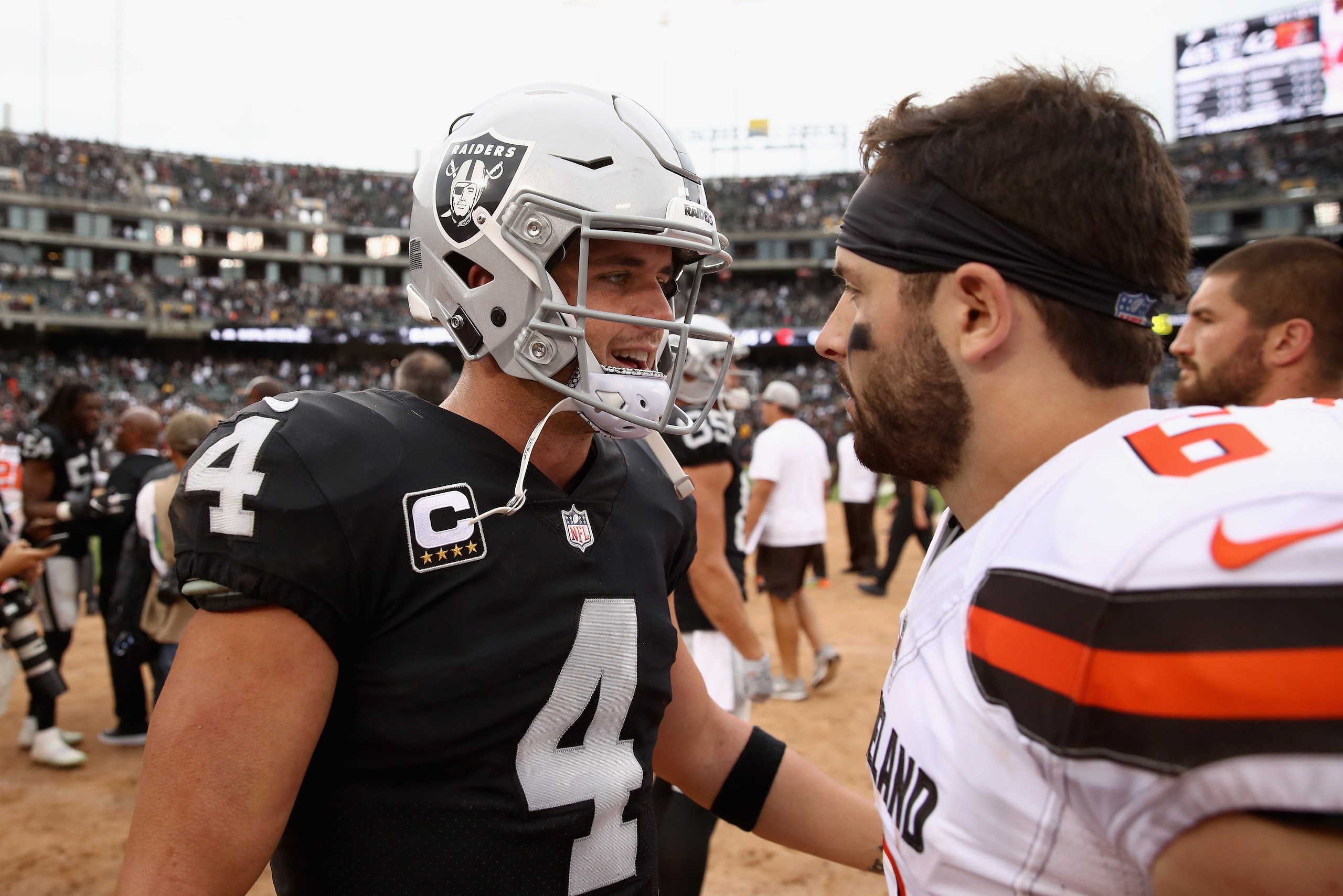 OAKLAND, CA - SEPTEMBER 30:  Derek Carr #4 of the Oakland Raiders talks with Baker Mayfield #6 of the Cleveland Browns after their game at Oakland-Alameda County Coliseum on September 30, 2018 in Oakland, California.  (Photo by Ezra Shaw/Getty Images)