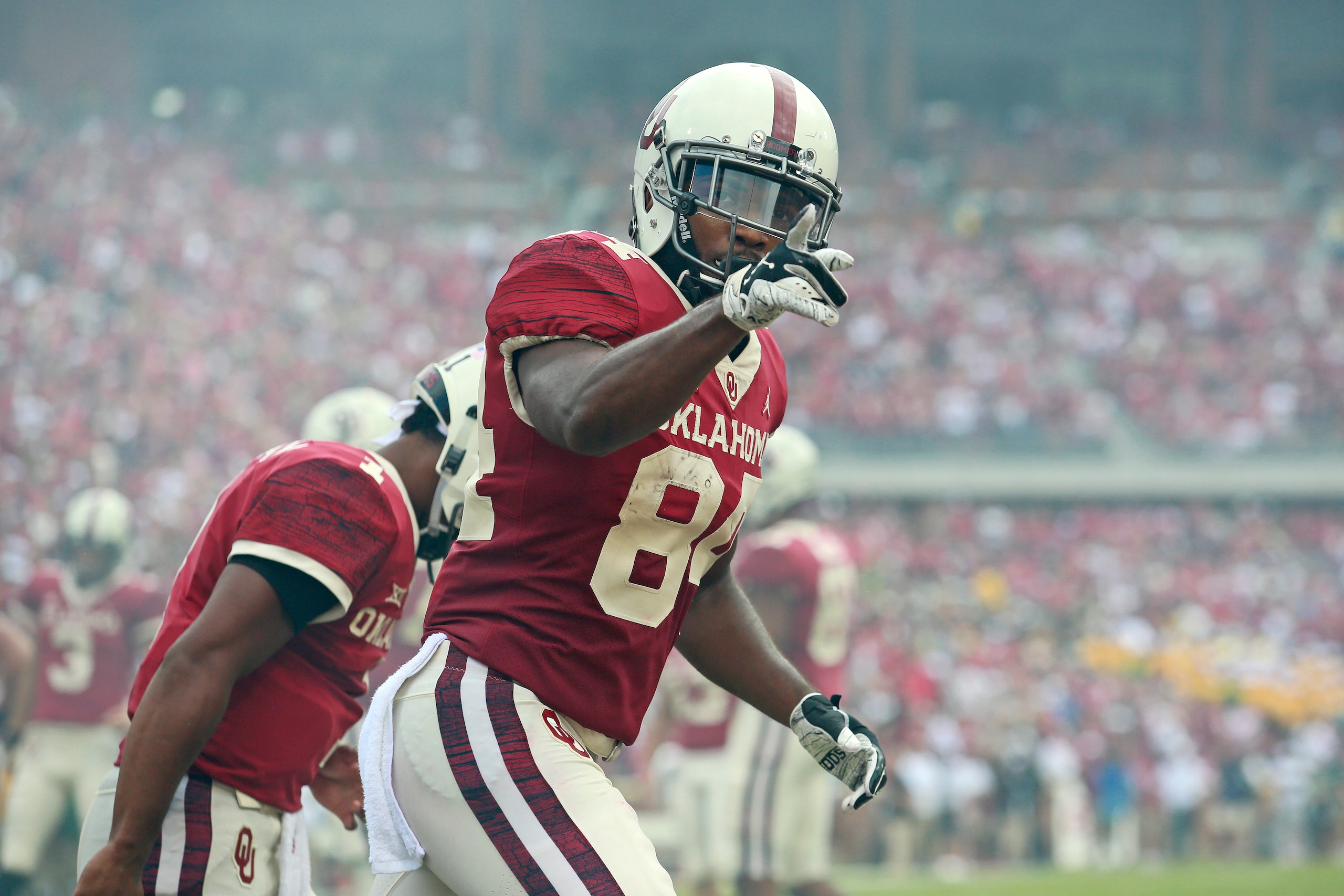 NORMAN, OK - SEPTEMBER 29: Wide receiver Lee Morris #84 of the Oklahoma Sooners points to the crowd after scoring against the Baylor Bears at Gaylord Family Oklahoma Memorial Stadium on September 29, 2018 in Norman, Oklahoma. (Photo by Brett Deering/Getty