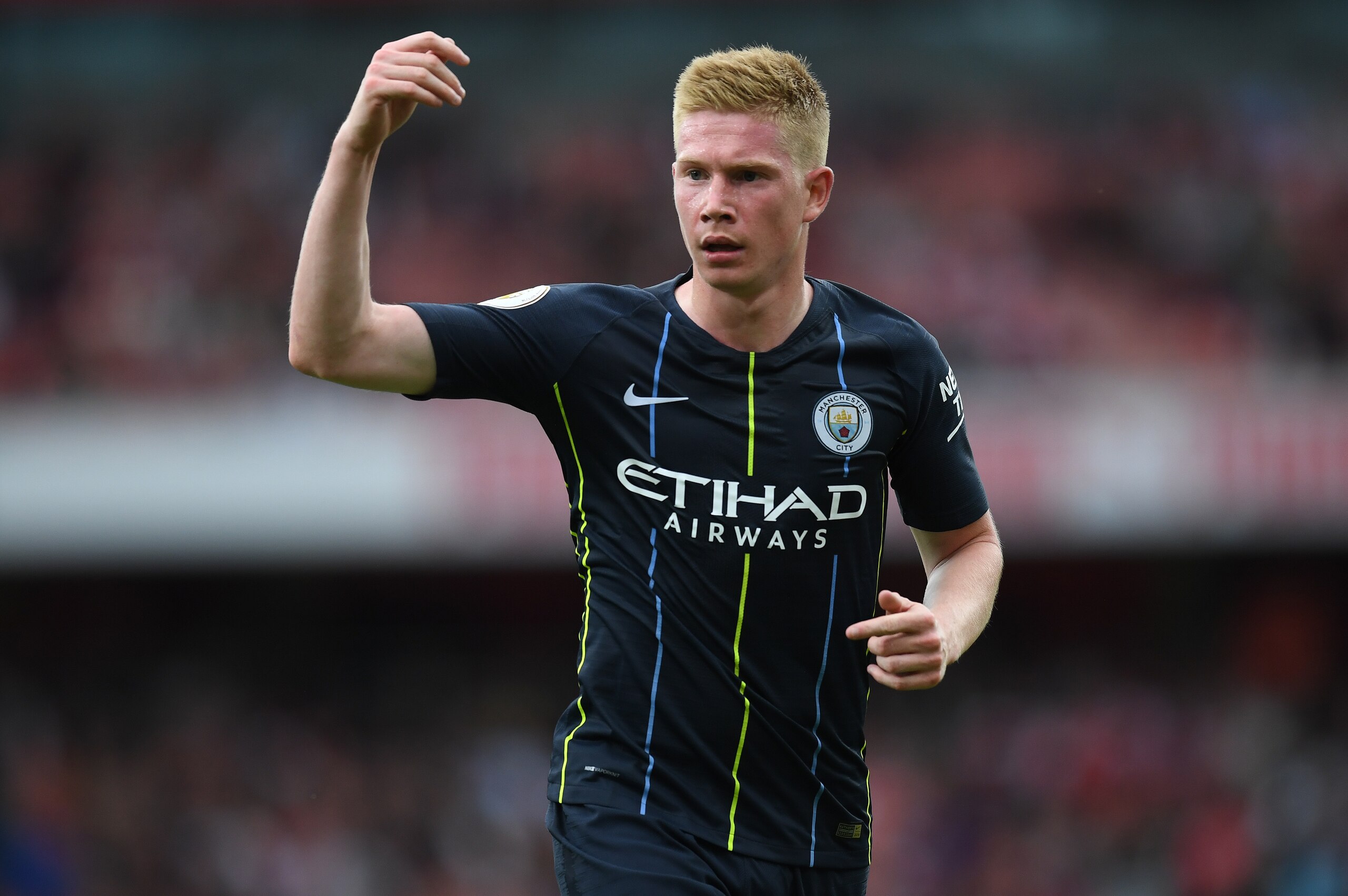 LONDON, ENGLAND - AUGUST 12:  Kevin De Bruyne of Manchester City looks on during the Premier League match between Arsenal FC and Manchester City at Emirates Stadium on August 12, 2018 in London, United Kingdom.  (Photo by Michael Regan/Getty Images)