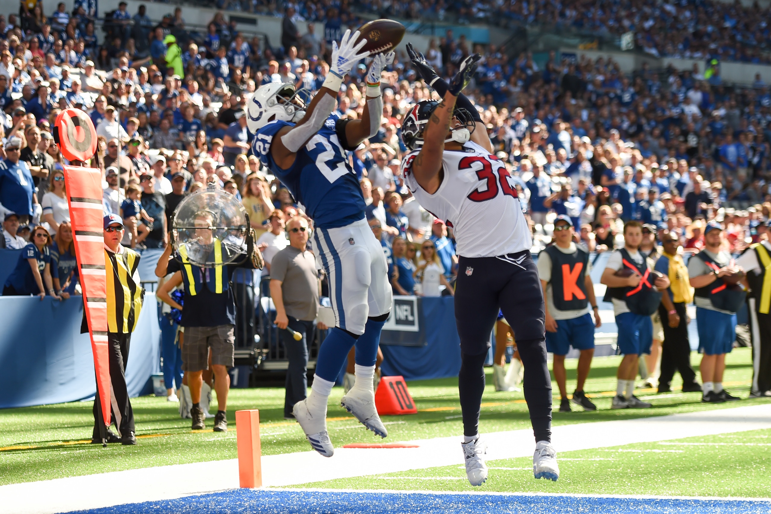 INDIANAPOLIS, IN - SEPTEMBER 30: Nyheim Hines #21 of the Indianapolis Colts makes the reception for a touchdown in the third quarter of the game against the Houston Texans at Lucas Oil Stadium on September 30, 2018 in Indianapolis, Indiana. (Photo by Bobb