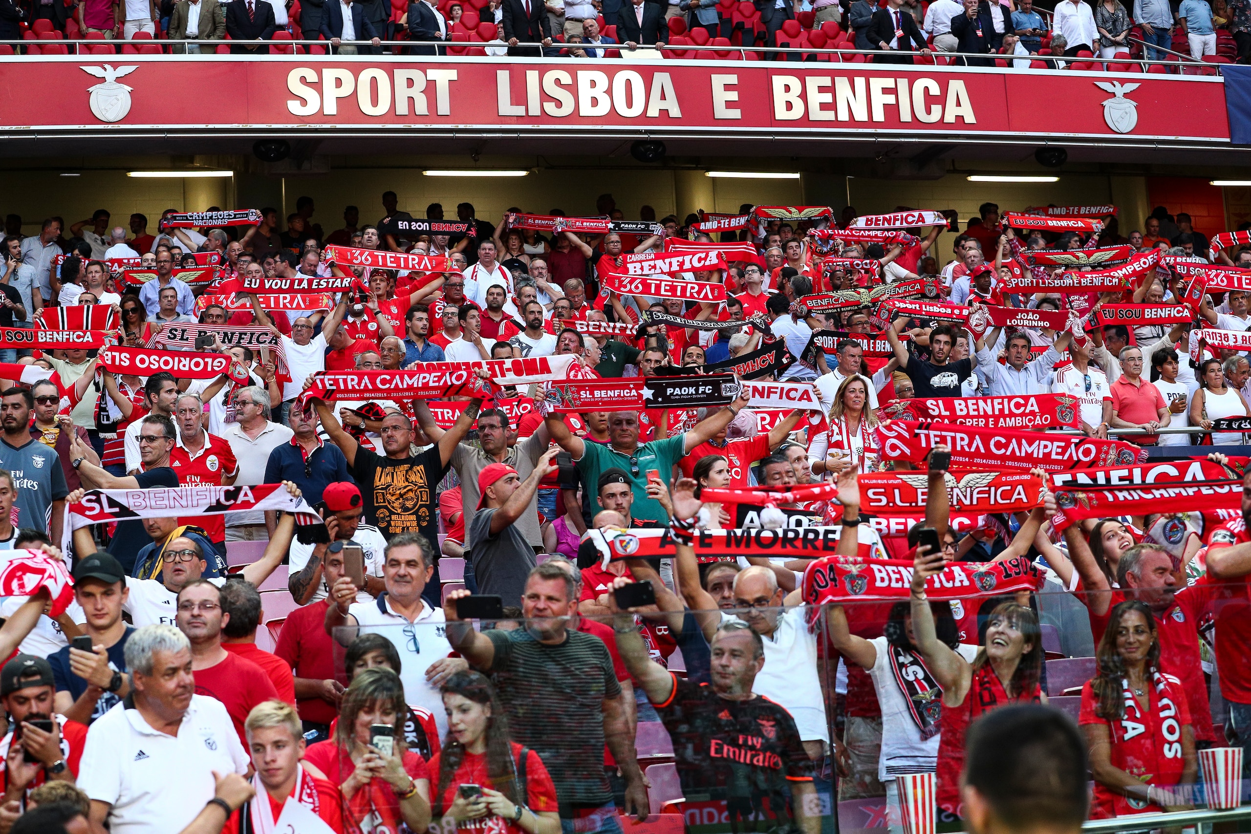 LISBON, PORTUGAL - AUGUST 21: SL Benfica supporters during the match between SL Benfica and PAOK for the UEFA Champions League Play Off at Estadio da Luz on August 21, 2018 in Lisbon, Portugal. (Photo by Carlos Rodrigues/Getty Images)