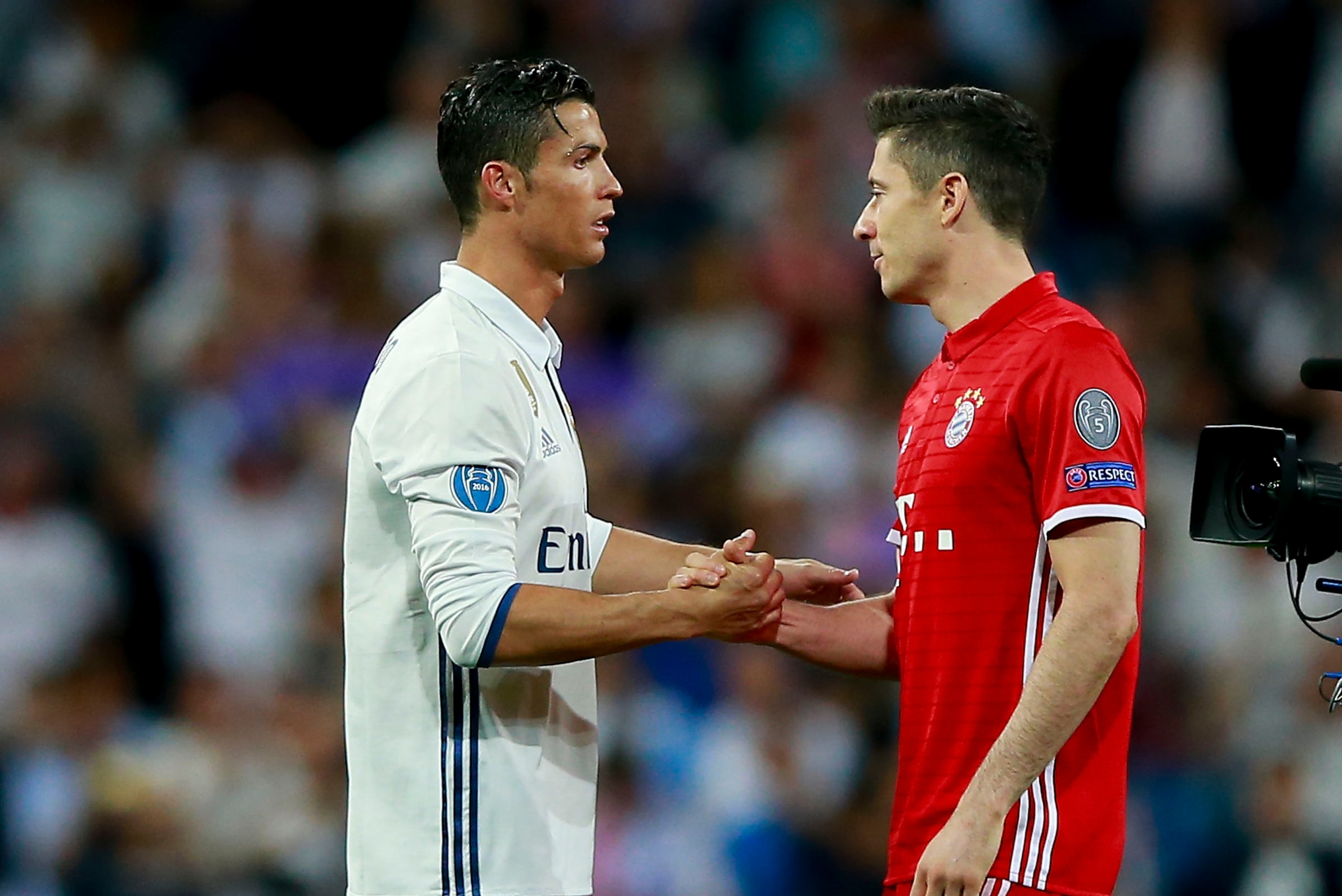 MADRID, SPAIN - APRIL 18:  Cristiano Ronaldo (L) of Real Madrid CF clashes hands with Robert Lewandowski (R) of Bayern Muenchen after the UEFA Champions League Quarter Final second leg match between Real Madrid CF and FC Bayern Muenchen at Estadio Santiag