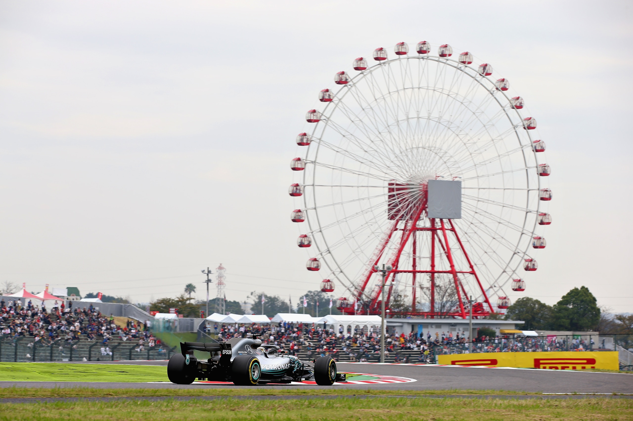 SUZUKA, JAPAN - OCTOBER 05: Lewis Hamilton of Great Britain driving the (44) Mercedes AMG Petronas F1 Team Mercedes WO9 on track during practice for the Formula One Grand Prix of Japan at Suzuka Circuit on October 5, 2018 in Suzuka. (Photo by Charles Coa SUZUKA, JAPAN - OCTOBER 05: Lewis Hamilton of Great Britain driving the (44) Mercedes AMG Petronas F1 Team Mercedes WO9 on track during practice for the Formula One Grand Prix of Japan at Suzuka Circuit on October 5, 2018 in Suzuka. (Photo by Charles Coa