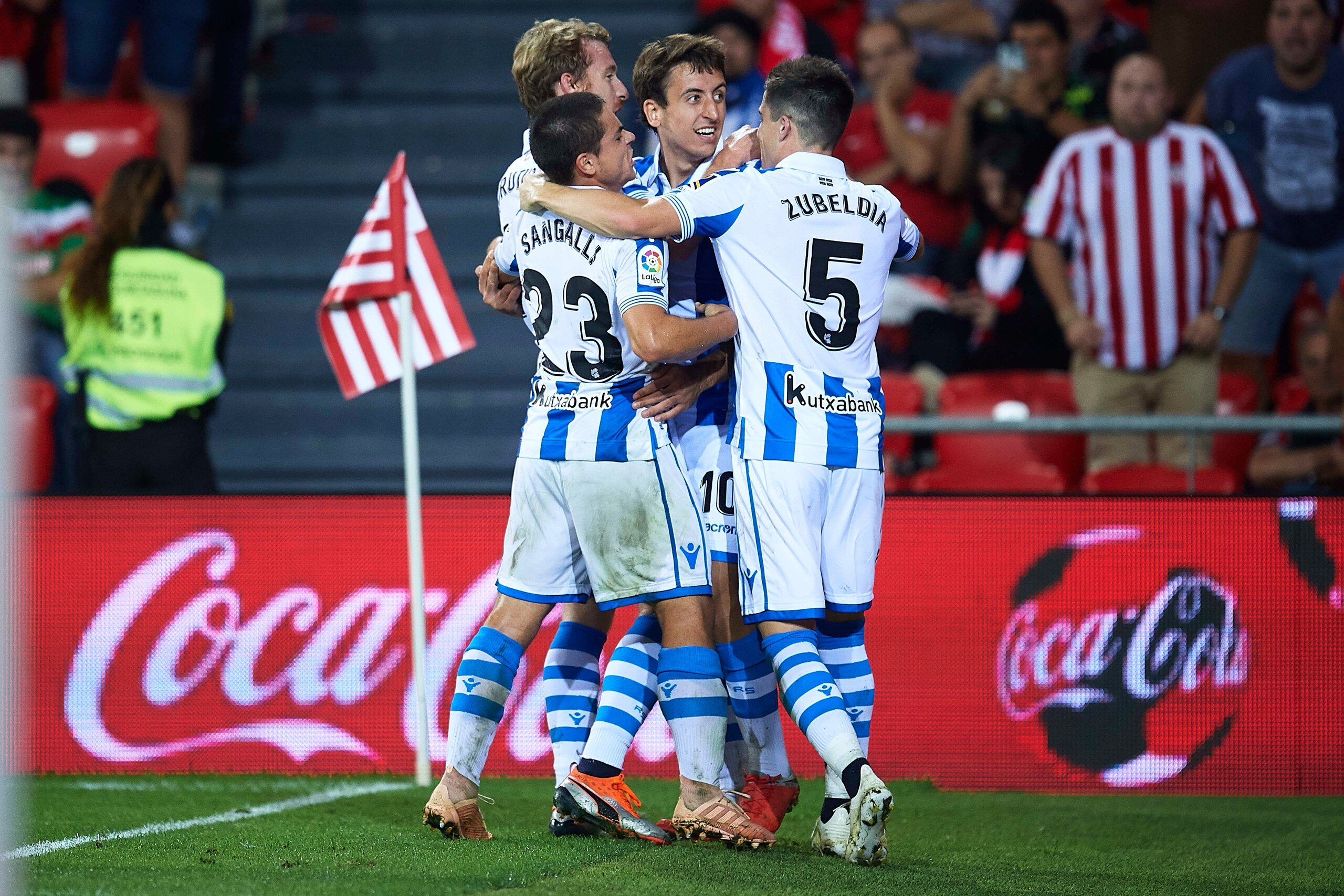 BILBAO, SPAIN - OCTOBER 05:  Mikel Oyarzabal of Real Sociedad  celebrates after scoring during the La Liga match between Athletic Club and Real Sociedad at San Mames Stadium on October 5, 2018 in Bilbao, Spain.  (Photo by Juan Manuel Serrano Arce/Getty Im