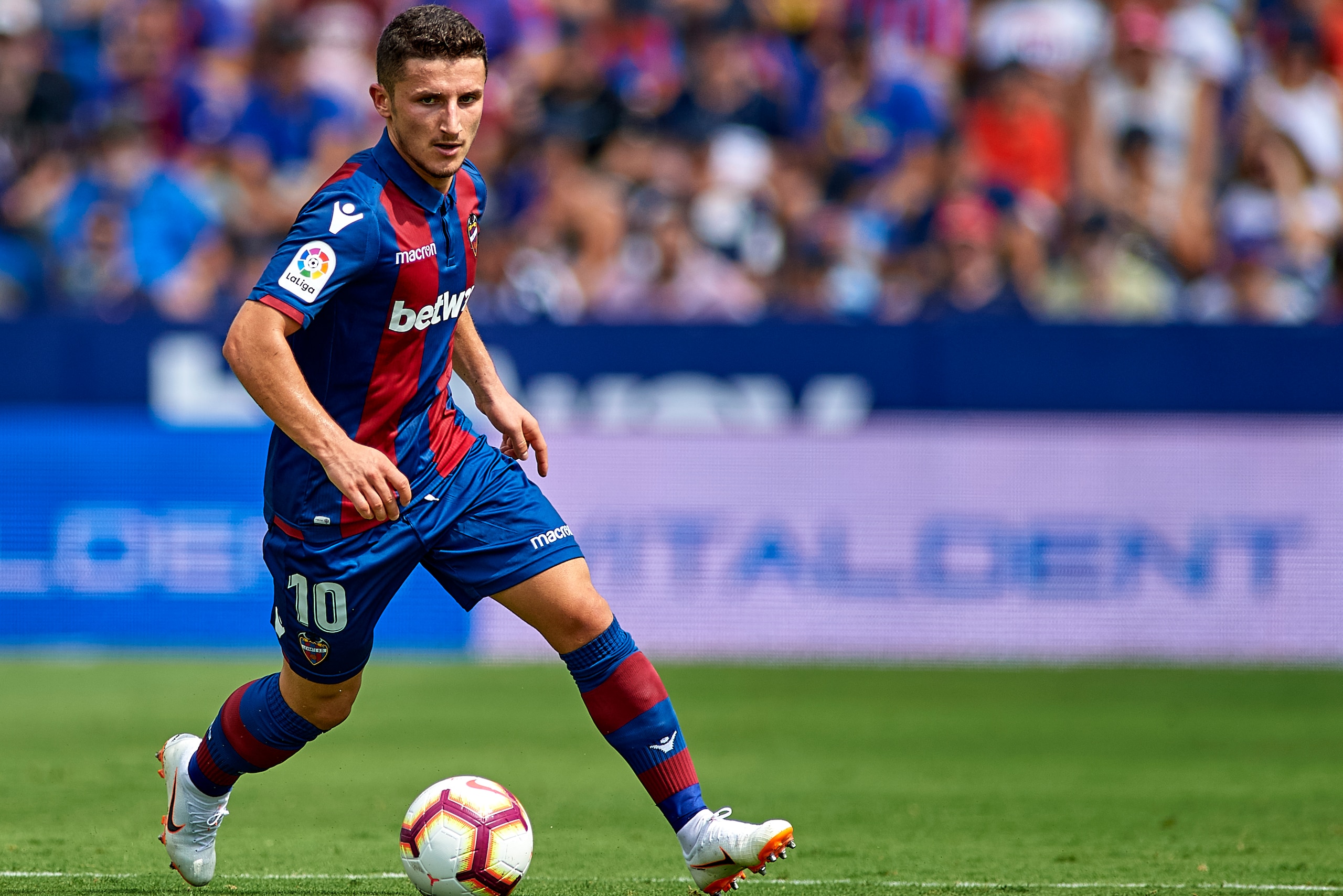 VALENCIA, SPAIN - SEPTEMBER 02:  Enis Bardhi of Levante runs with the ball during the La Liga match between Levante UD and Valencia CF at Ciutat de Valencia on September 2, 2018 in Valencia, Spain.  (Photo by Quality Sport Images/Getty Images)
