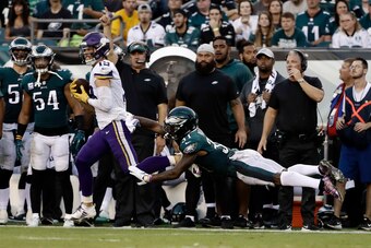 Minnesota Vikings wide receiver Adam Thielen makes a catch against Philadelphia Eagles cornerback Jalen Mills.