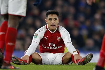 Arsenal's Chilean striker Alexis Sanchez during the English League Cup semi-final first leg football match between Chelsea and Arsenal at Stamford Bridge in London on January 10, 2018.
The game finished 0-0. / AFP PHOTO / Ian KINGTON / RESTRICTED TO EDITO