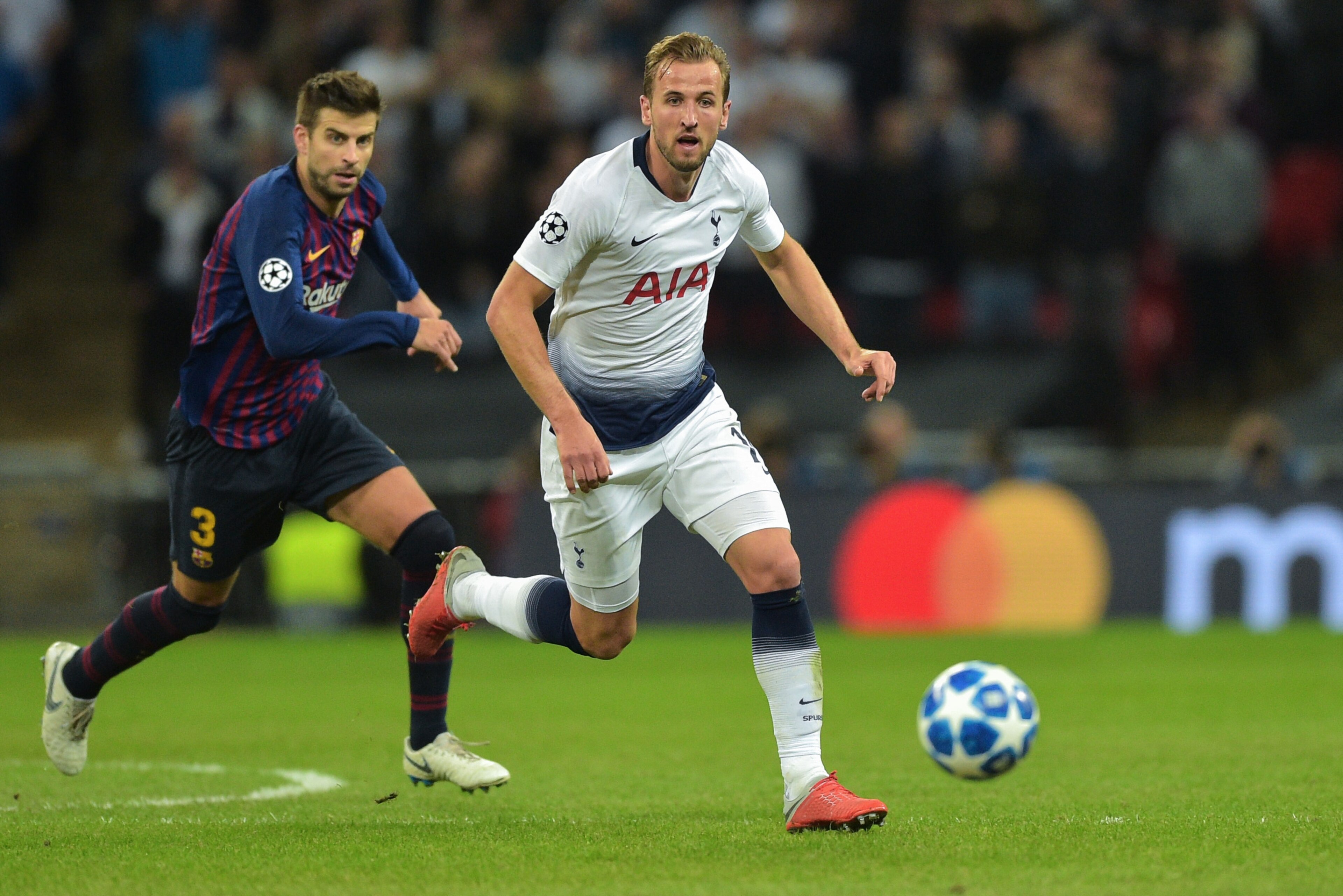 LONDON, ENGLAND - OCTOBER 03: Harry Kane of Tottenham controls the ball during the Group B match of the UEFA Champions League between Tottenham Hotspur and FC Barcelona at Wembley Stadium on October 3, 2018 in London, United Kingdom. (Photo by TF-Imag LONDON, ENGLAND - OCTOBER 03: Harry Kane of Tottenham controls the ball during the Group B match of the UEFA Champions League between Tottenham Hotspur and FC Barcelona at Wembley Stadium on October 3, 2018 in London, United Kingdom. (Photo by TF-Imag