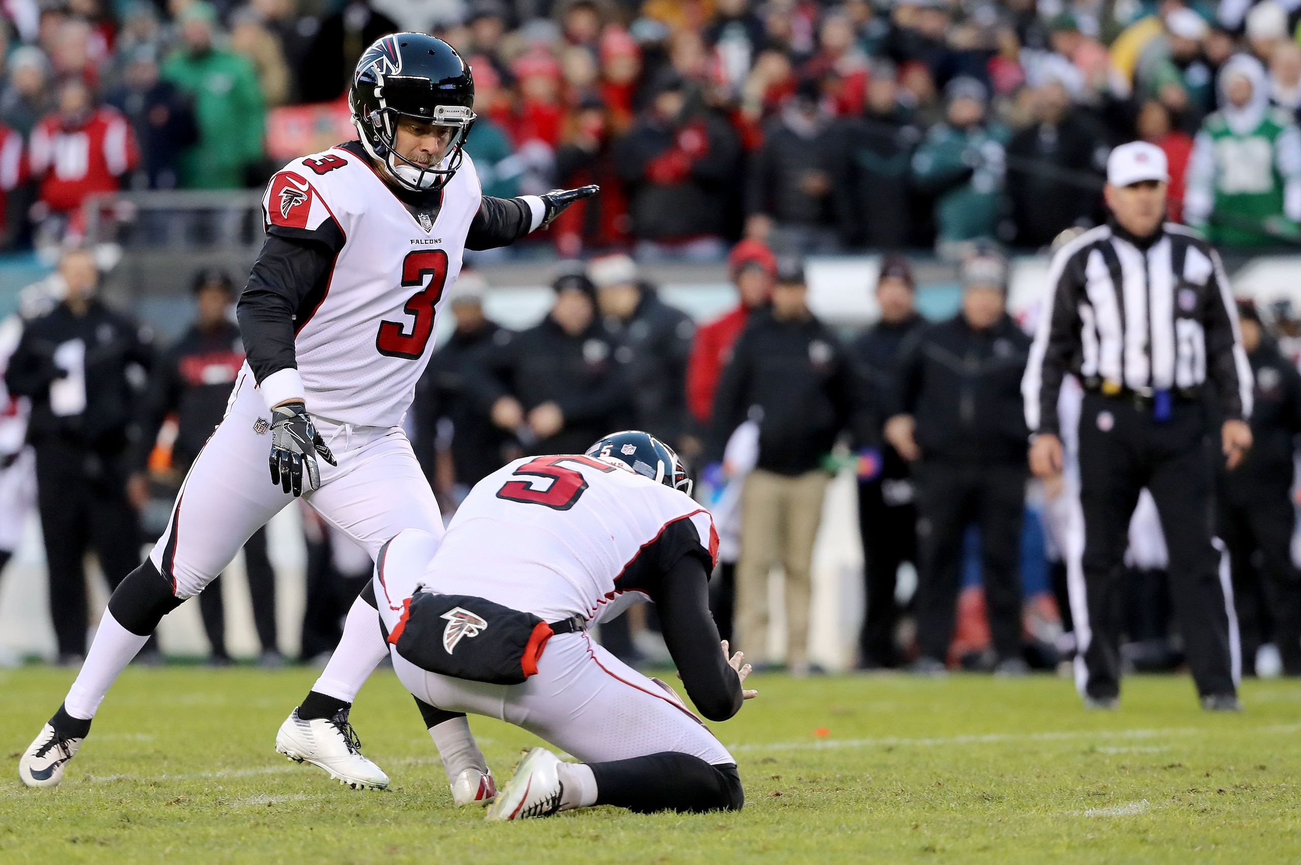 PHILADELPHIA, PA - JANUARY 13: Matt Bryant #3 of the Atlanta Falcons kicks a field goal in the first quarter against the Philadelphia Eagles during the NFC Divisional Playoff game game at Lincoln Financial Field on January 13, 2018 in Philadelphia, Pennsy