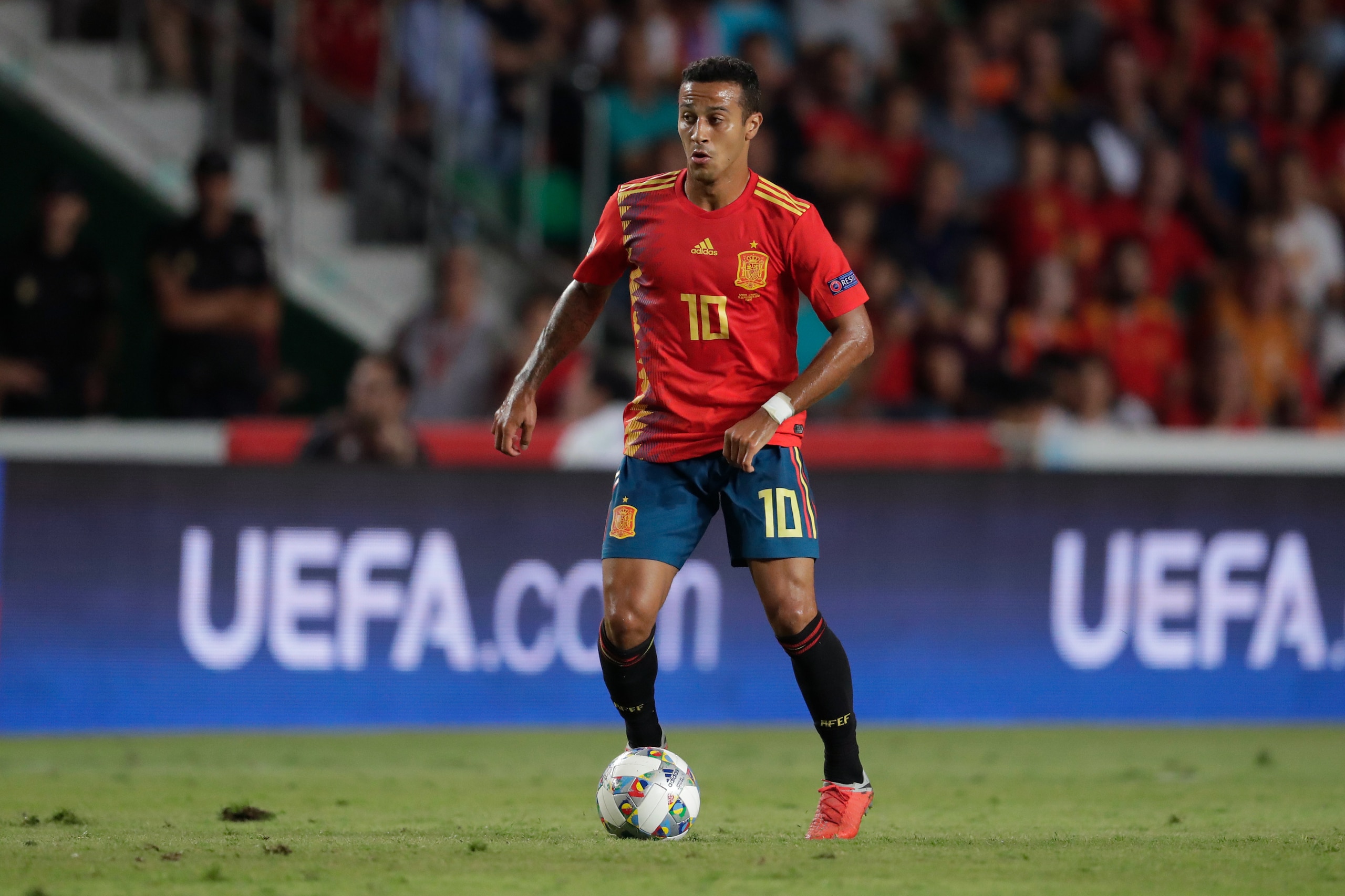 ELCHE, SPAIN - SEPTEMBER 11: Thiago Alcantara of Spain during the  UEFA Nations league match between Spain  v Croatia  at the Estadio Manuel Martínez Valero on September 11, 2018 in Elche Spain (Photo by Laurens Lindhout/Soccrates/Getty Images)
