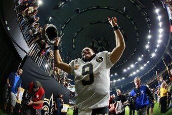 NEW ORLEANS, LA - OCTOBER 08: Drew Brees #9 of the New Orleans Saints celebrates after winning a game against the Washington Redskins at the Mercedes-Benz Superdome on October 8, 2018 in New Orleans, Louisiana.  (Photo by Sean Gardner/Getty Images)