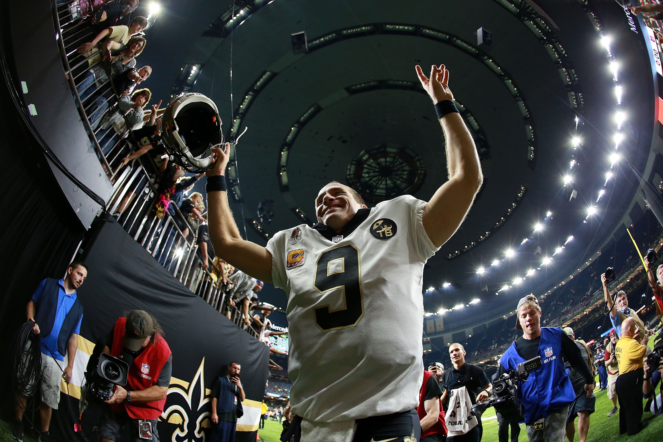 NEW ORLEANS, LA - OCTOBER 08: Drew Brees #9 of the New Orleans Saints celebrates after winning a game against the Washington Redskins at the Mercedes-Benz Superdome on October 8, 2018 in New Orleans, Louisiana.  (Photo by Sean Gardner/Getty Images)