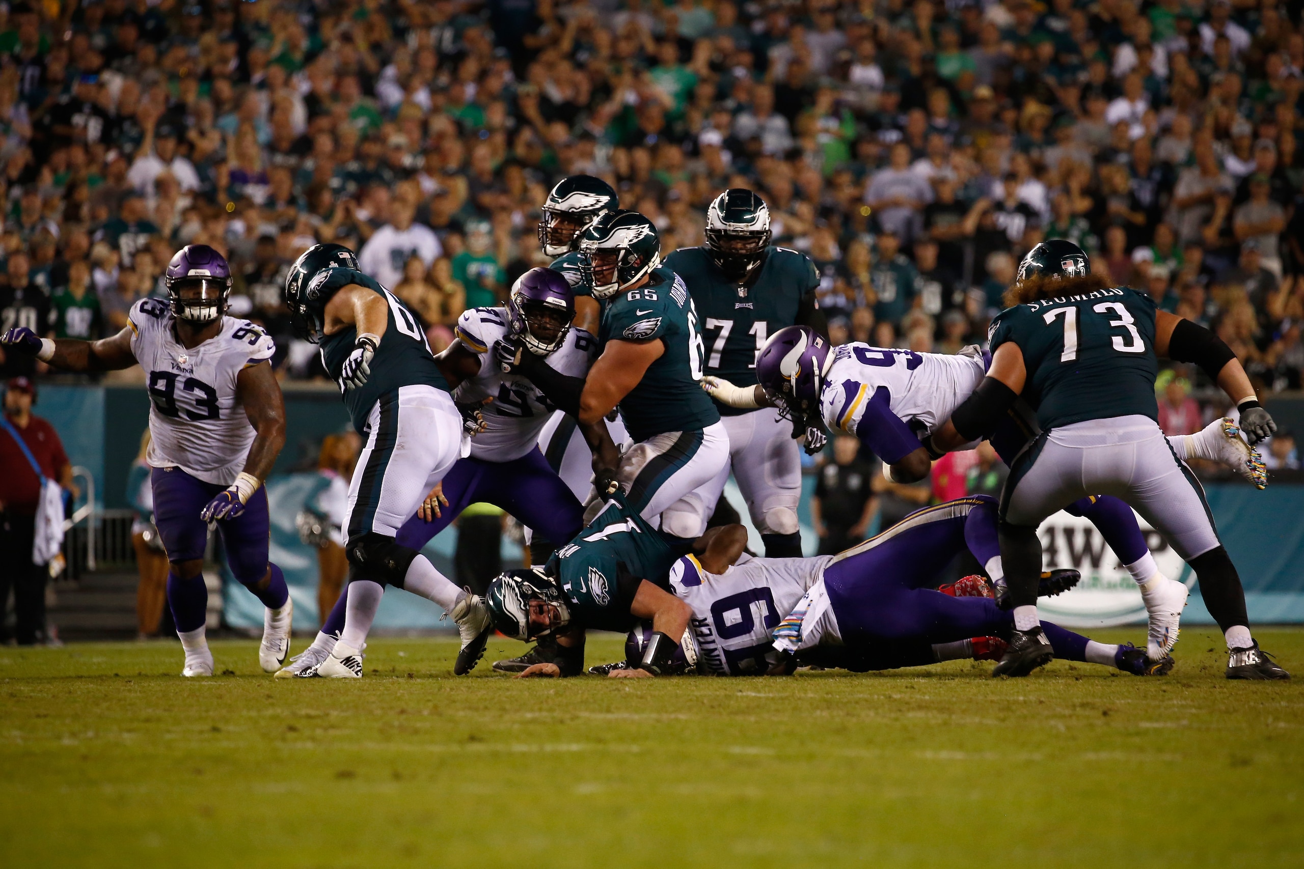 PHILADELPHIA, PA - OCTOBER 07:  The Philadelphia Eagles take on the Minnesota Vikings during the fourth quarter at Lincoln Financial Field on October 7, 2018 in Philadelphia, Pennsylvania. The Vikings won 23-21.  (Photo by Jeff Zelevansky/Getty Images)