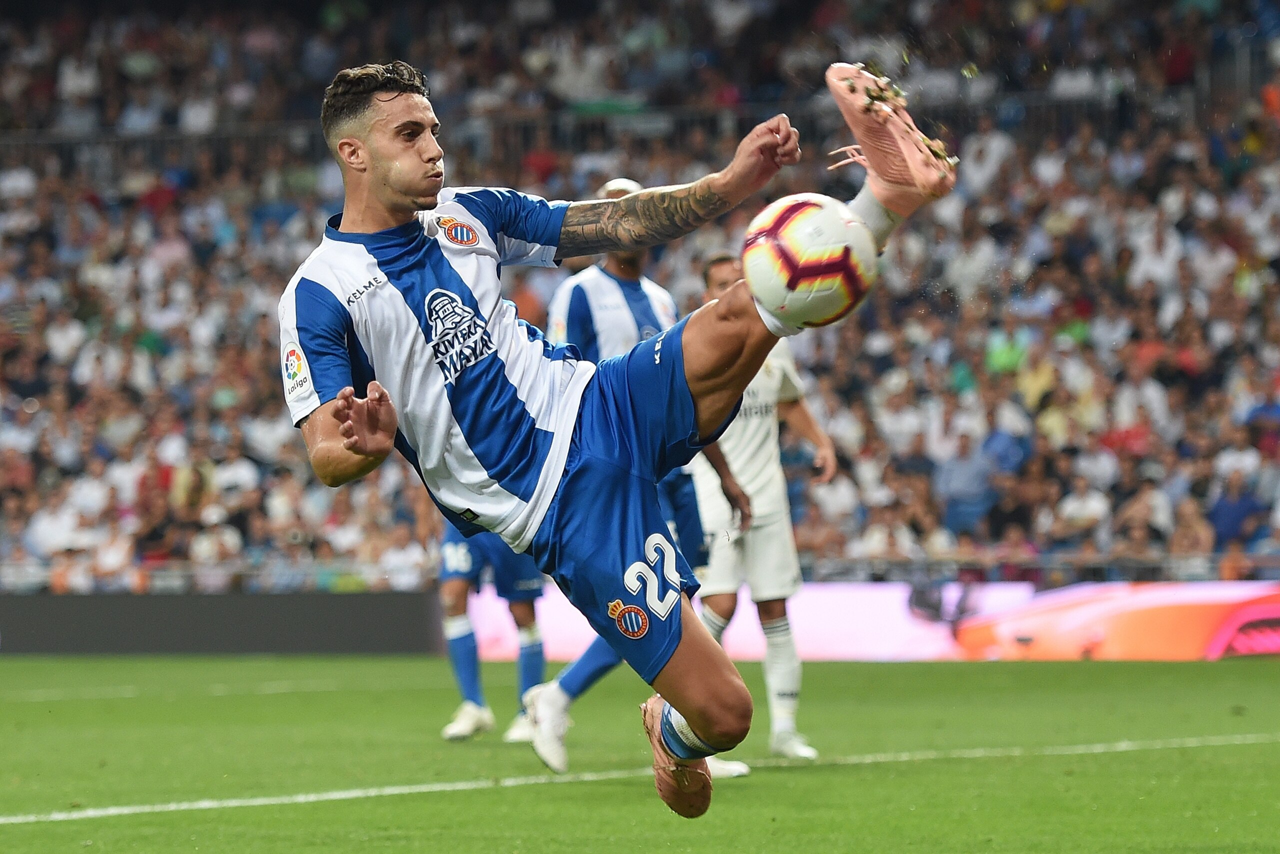 MADRID, SPAIN - SEPTEMBER 22:  Mario Hermoso of RCD Espanyol controls the ball during the La Liga match between Real Madrid CF and RCD Espanyol at Estadio Santiago Bernabeu on September 22, 2018 in Madrid, Spain. (Photo by Denis Doyle/Getty Images,)