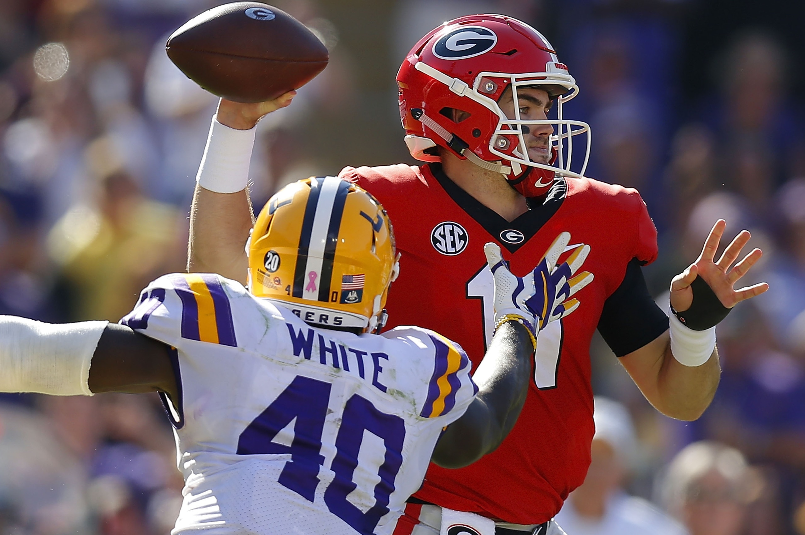 BATON ROUGE, LA - OCTOBER 13: Jake Fromm #11 of the Georgia Bulldogs throws the ball as Devin White #40 of the LSU Tigers defends during the first half at Tiger Stadium on October 13, 2018 in Baton Rouge, Louisiana.  (Photo by Jonathan Bachman/Getty Image