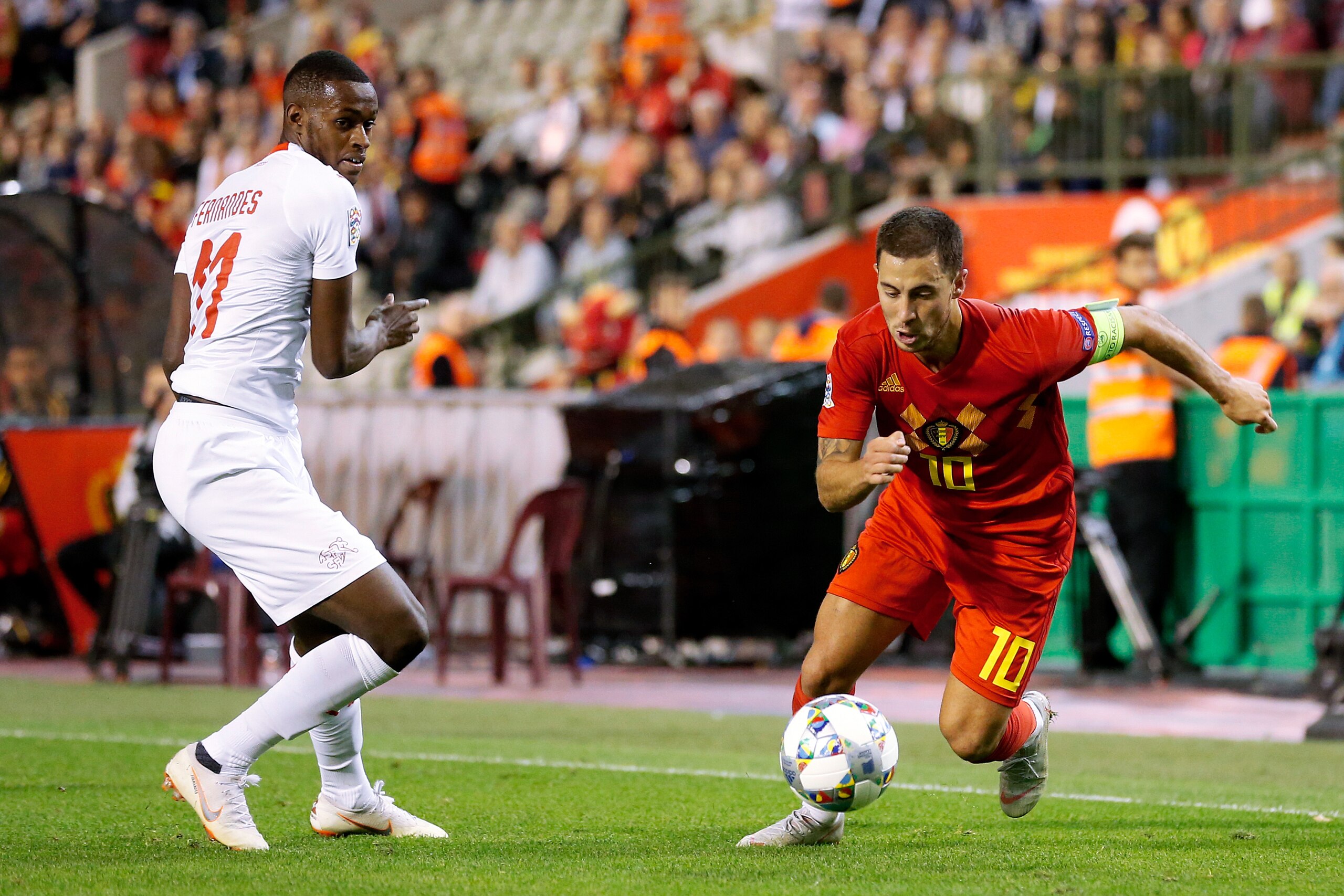 BRUSSEL,  - OCTOBER 12: (L-R) Edimilson Fernandes of Switzerland, Eden Hazard of Belgium  during the  UEFA Nations league match between Belgium  v Switzerland  at the Koning Boudewijnstadion on October 12, 2018 in Brussel  (Photo by Cees van Hoogdalem/Soc