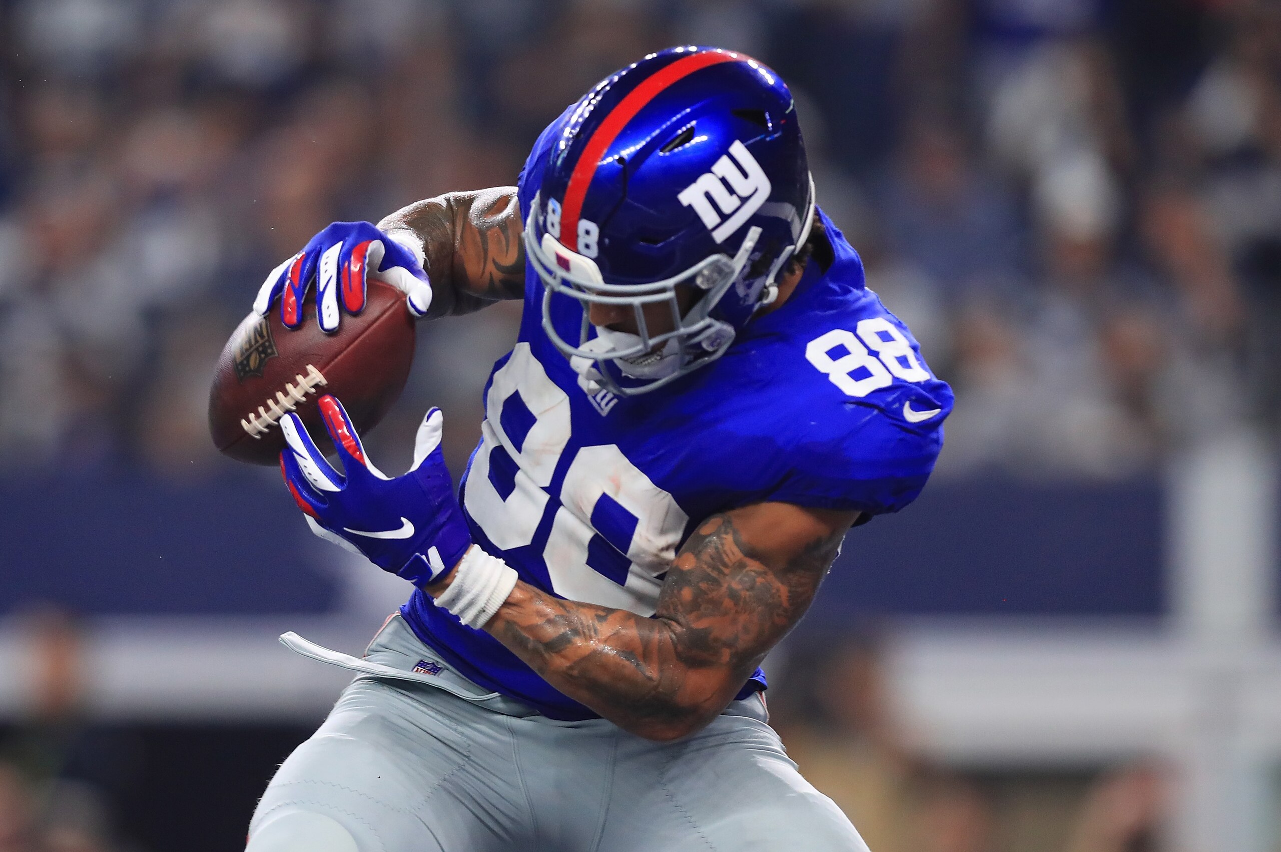 ARLINGTON, TX - SEPTEMBER 16: Evan Engram #88 of the New York Giants scores a touchdown against the Dallas Cowboys in the fourth quarter at AT&T Stadium on September 16, 2018 in Arlington, Texas. (Photo by Tom Pennington/Getty Images) ARLINGTON, TX - SEPTEMBER 16: Evan Engram #88 of the New York Giants scores a touchdown against the Dallas Cowboys in the fourth quarter at AT&T Stadium on September 16, 2018 in Arlington, Texas. (Photo by Tom Pennington/Getty Images)