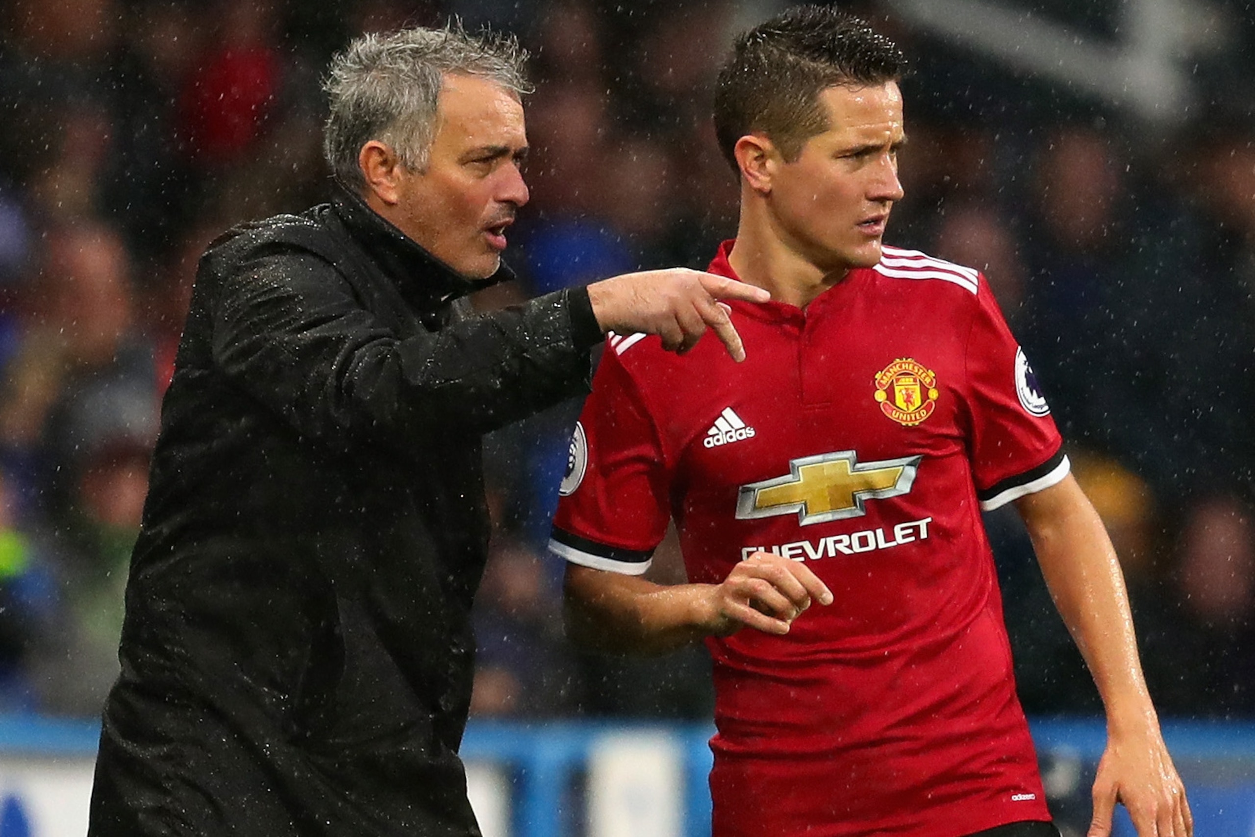 HUDDERSFIELD, ENGLAND - OCTOBER 21: Jose Mourinho, Manager of Manchester United talks with Ander Herrera of Manchester United on the touchline during the Premier League match between Huddersfield Town and Manchester United at John Smith's Stadium on Octob