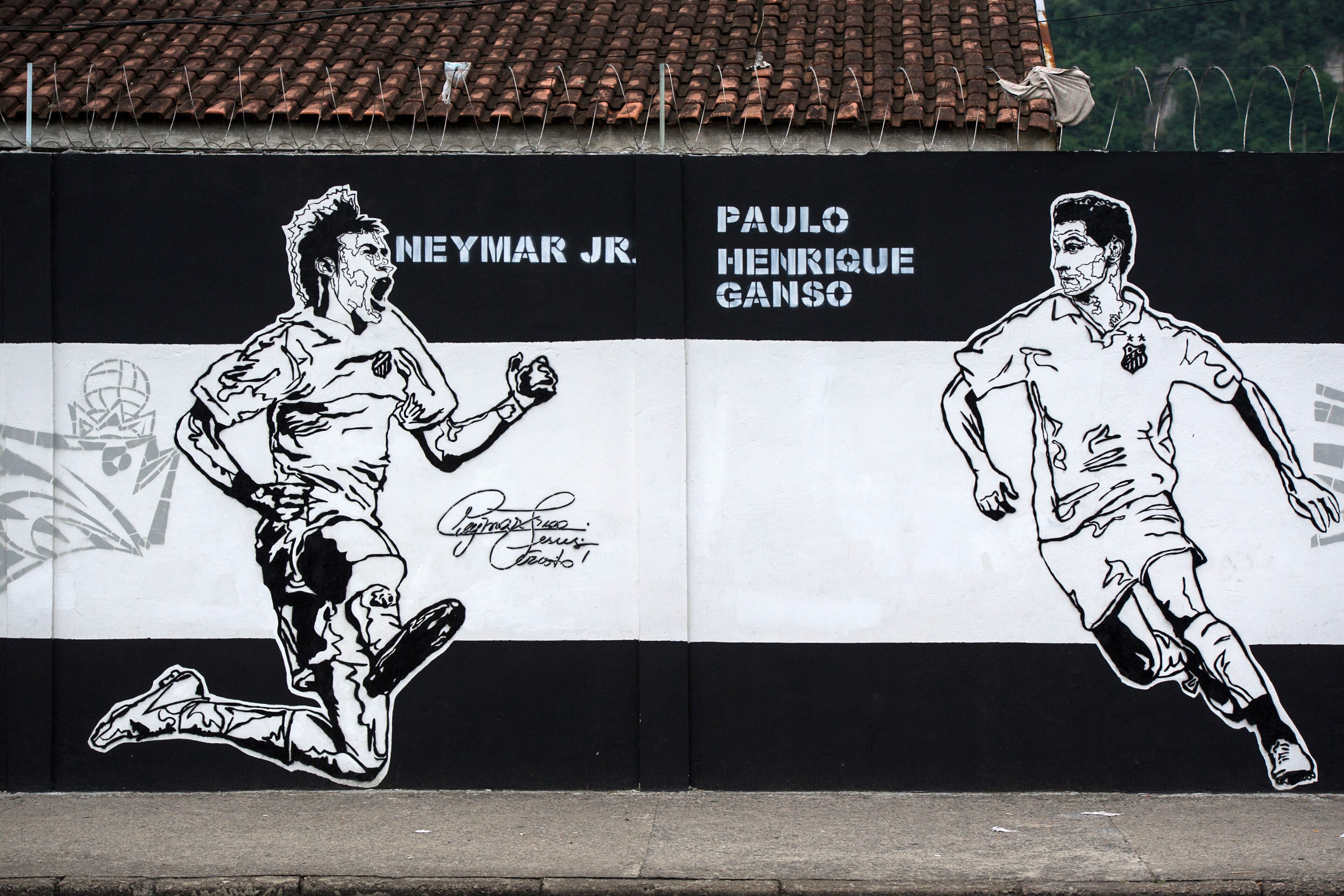 View of a wall of Santos's training facility painted with the portraits of players Neymar (L) and Ganso to celebrate the 100 anniversary of the club in Santos, Brazil on April 15, 2012. AFP PHOTO/Yasuyoshi CHIBA (Photo credit should read YASUYOSHI CHIBA/A