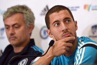 Chelsea football player Eden Hazard (R) and coach José Mourinho (L) listen to questions during a press conference in Sydney on May 31, 2015.  The English Premier League champions take on local team Sydney FC on June 2.  AFP PHOTO / William WEST        (Ph