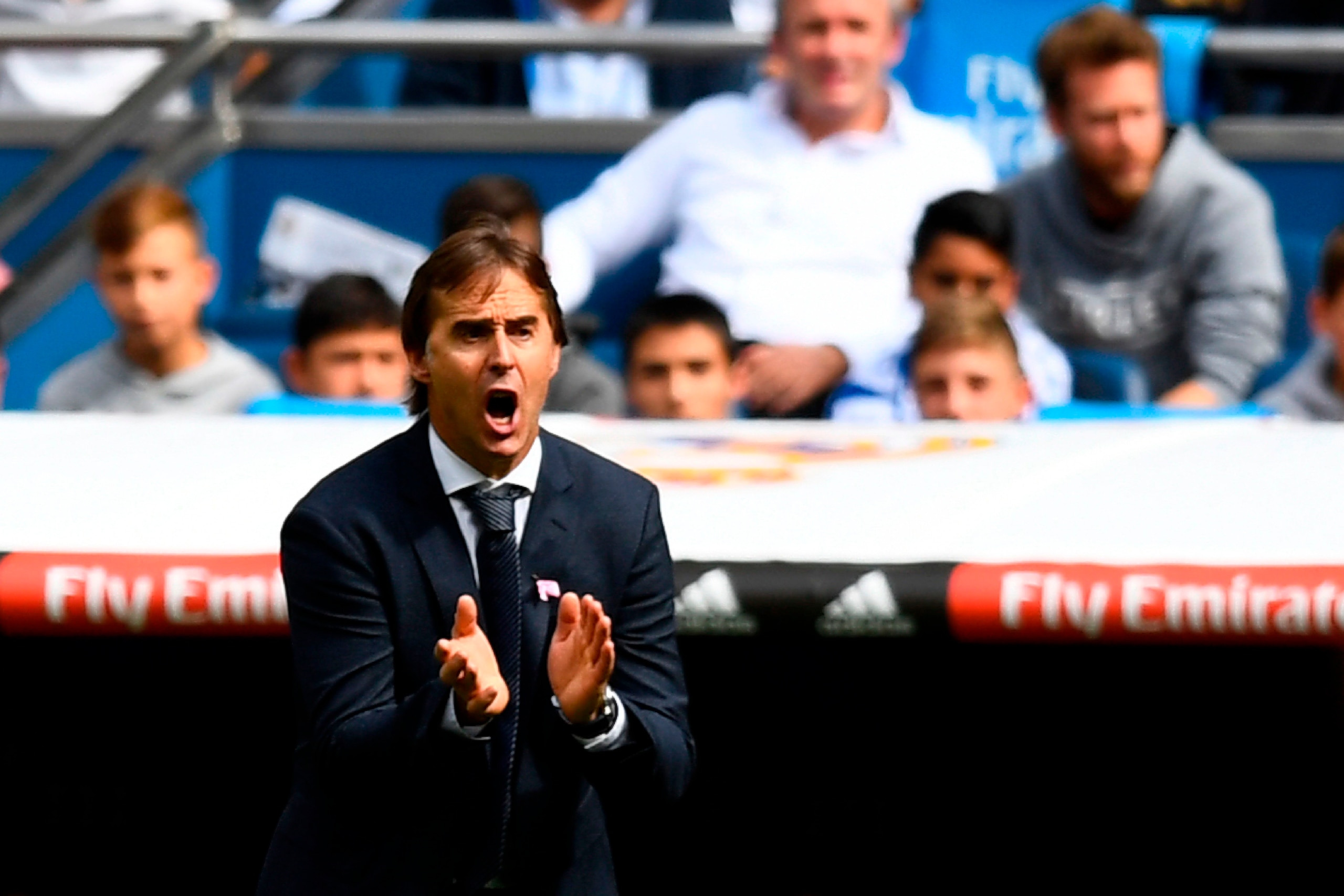 Real Madrid's Spanish coach Julen Lopetegui gives instructions to his players during the Spanish league football match Real Madrid CF against Levante UD at the Santiago Bernabeu stadium in Madrid on October 20, 2018. (Photo by GABRIEL BOUYS / AFP)        