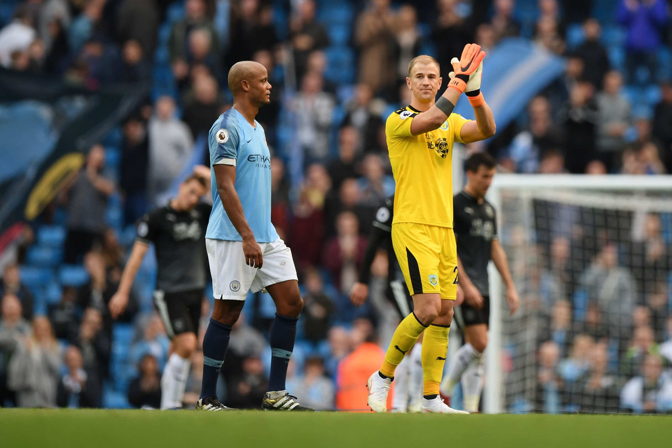 MANCHESTER, ENGLAND - OCTOBER 20:  Joe Hart of Burnley acknowledges the fans after the Premier League match between Manchester City and Burnley FC at Etihad Stadium on October 20, 2018 in Manchester, United Kingdom.  (Photo by Shaun Botterill/Getty Images