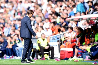 MADRID, SPAIN - OCTOBER 20:  Julen Lopetegui, Manager of Real Madrid walks back to his seat during the La Liga match between Real Madrid CF and Levante UD at Estadio Santiago Bernabeu on October 20, 2018 in Madrid, Spain. (Photo by Denis Doyle/Getty Image