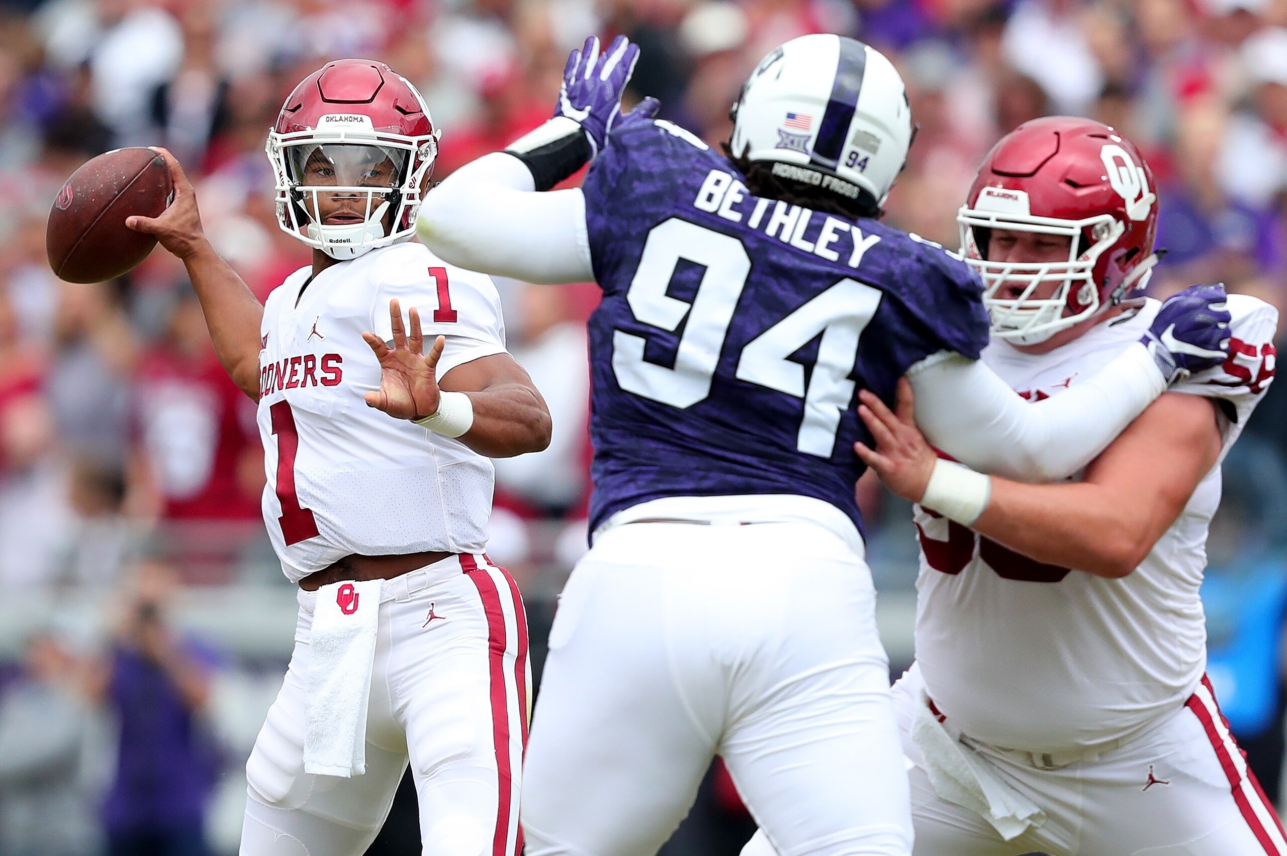FORT WORTH, TX - OCTOBER 20:  Kyler Murray #1 of the Oklahoma Sooners looks for an open receiver against Corey Bethley #94 of the TCU Horned Frogs in the first half at Amon G. Carter Stadium on October 20, 2018 in Fort Worth, Texas.  (Photo by Tom Penning