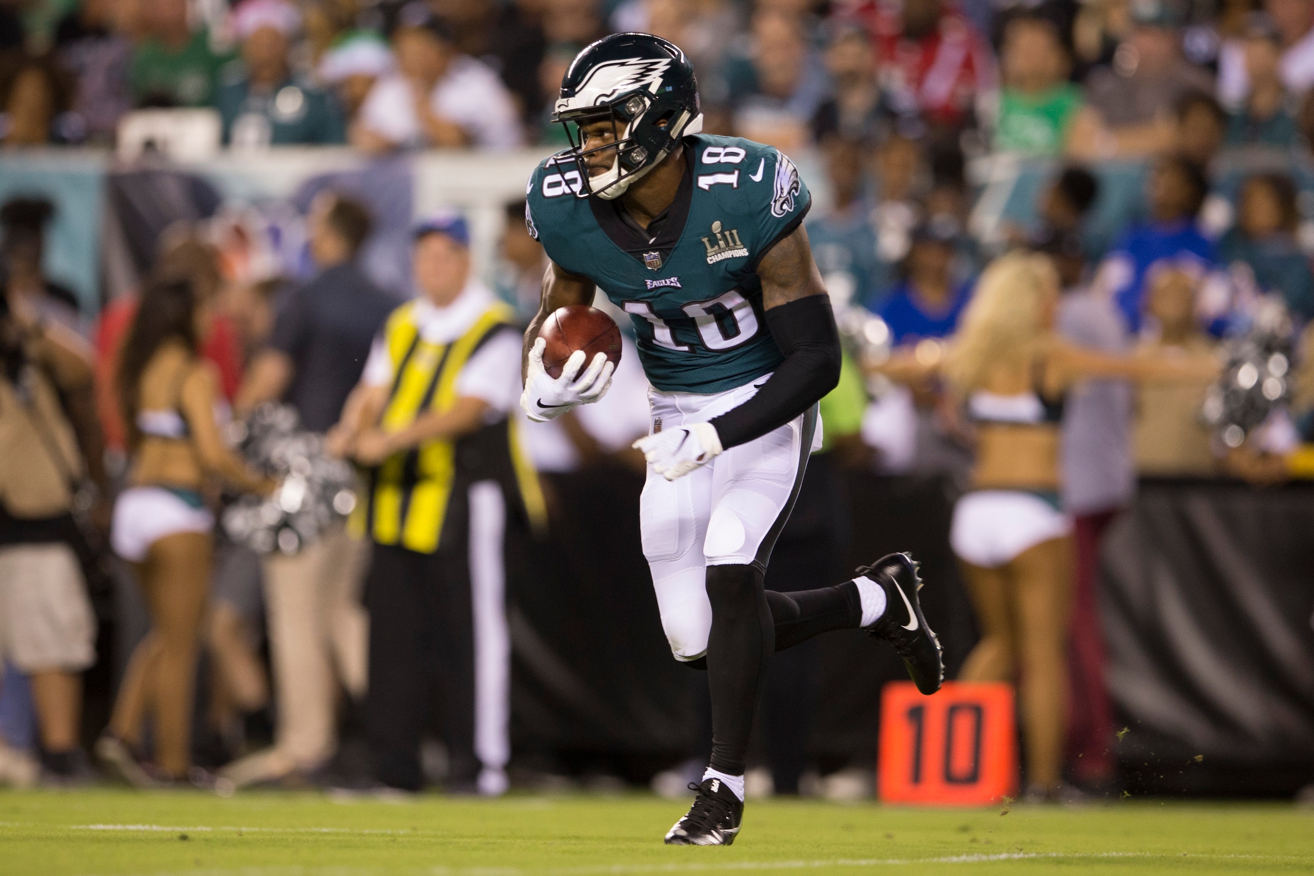 PHILADELPHIA, PA - SEPTEMBER 06: Shelton Gibson #18 of the Philadelphia Eagles runs the ball against the Atlanta Falcons at Lincoln Financial Field on September 6, 2018 in Philadelphia, Pennsylvania. (Photo by Mitchell Leff/Getty Images)