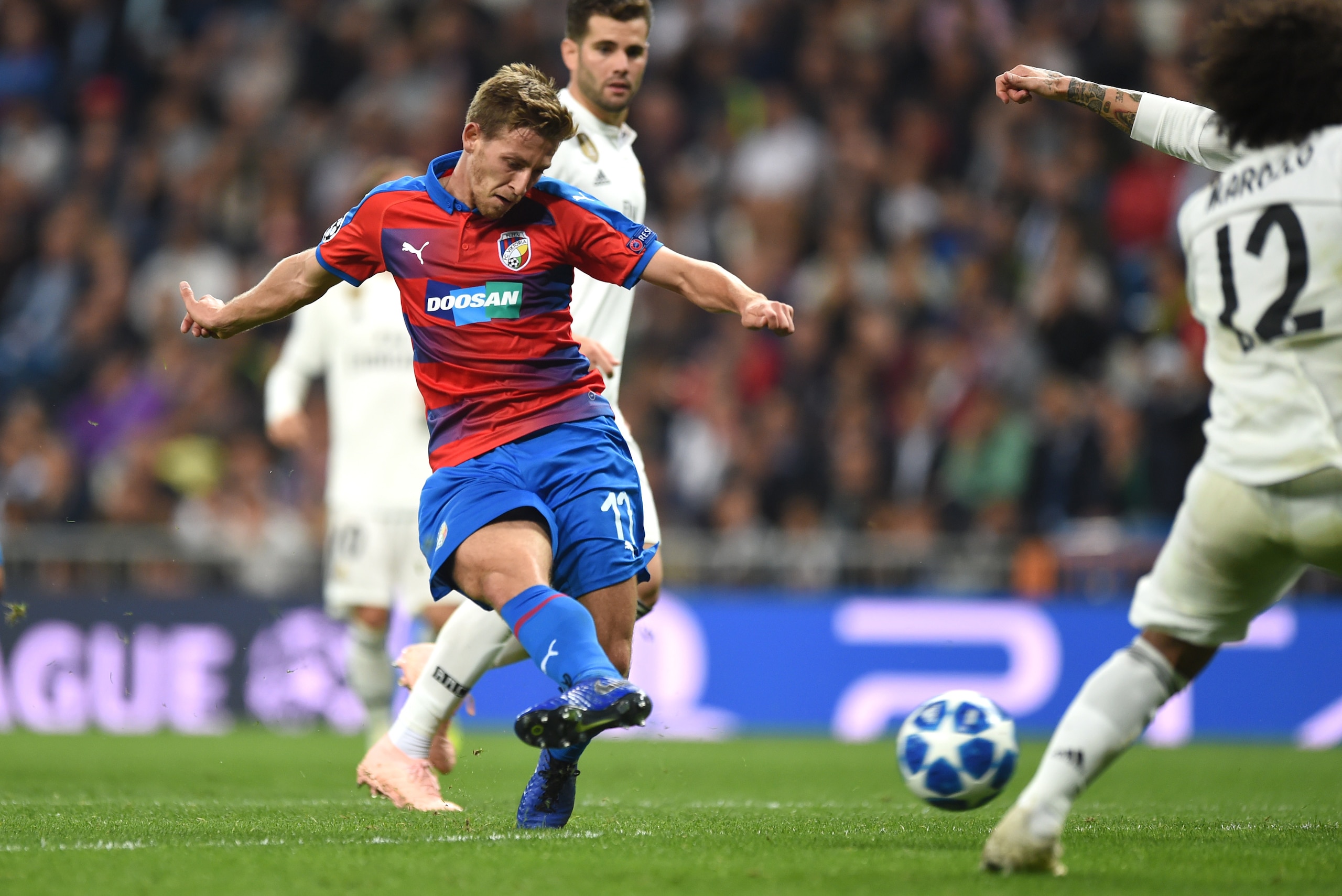 MADRID, SPAIN - OCTOBER 23:  Patrik Hrosovsky of FC Viktoria Plzen scores his team's first goal during the Group G match of the UEFA Champions League between Real Madrid  and Viktoria Plzen at Bernabeu on October 23, 2018 in Madrid, Spain.  (Photo by Deni