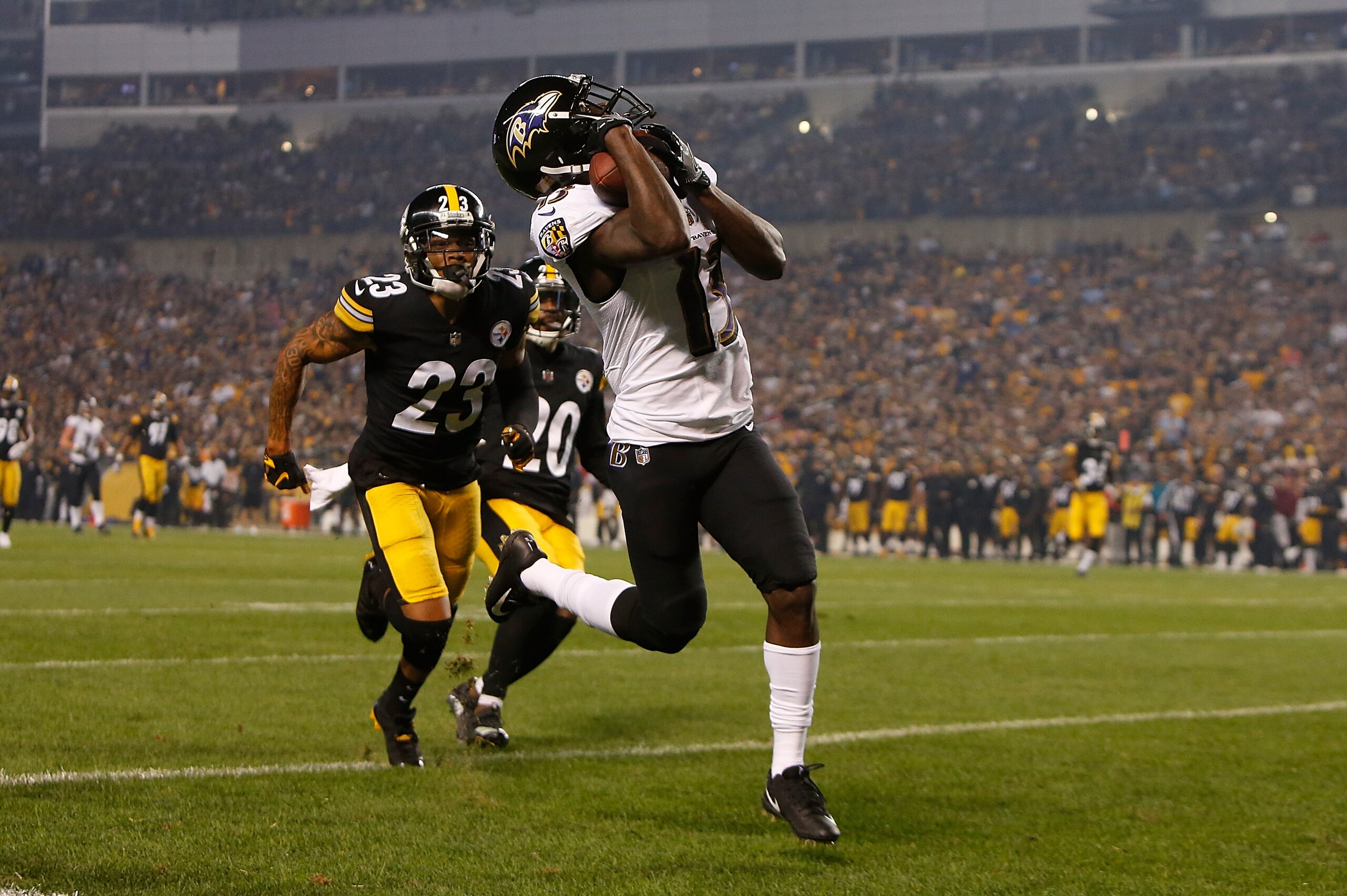 PITTSBURGH, PA - SEPTEMBER 30: John Brown #13 of the Baltimore Ravens makes a catch for a 33 yard touchdown in the first quarter during the game against the Pittsburgh Steelers at Heinz Field on September 30, 2018 in Pittsburgh, Pennsylvania. (Photo by Ju