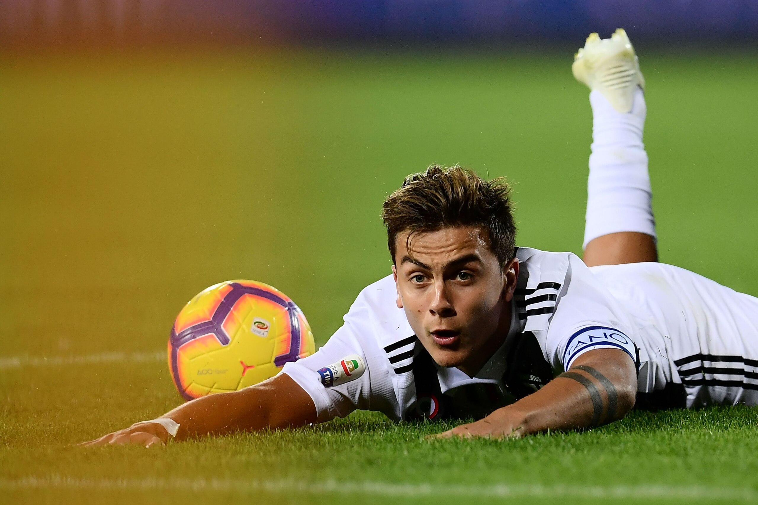 Juventus' forward Paulo Dybala from Argentina looks on  during the Italian Serie A football match between Empoli and Juventus on October 27, 2018 at the Carlo Castellani Stadium in Empoli. (Photo by MARCO BERTORELLO / AFP)        (Photo credit should read